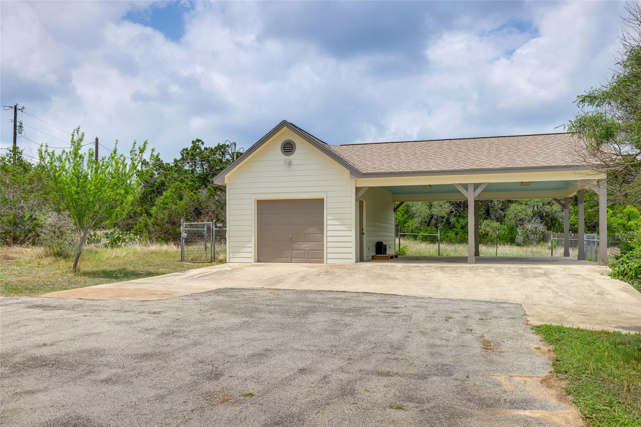 109 Rimrock Ln, San Marcos, TX 78666