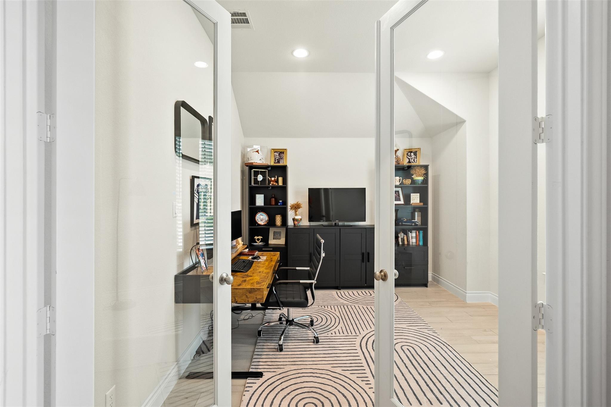 512 Monrovia Ct, Liberty Hill, TX 78642