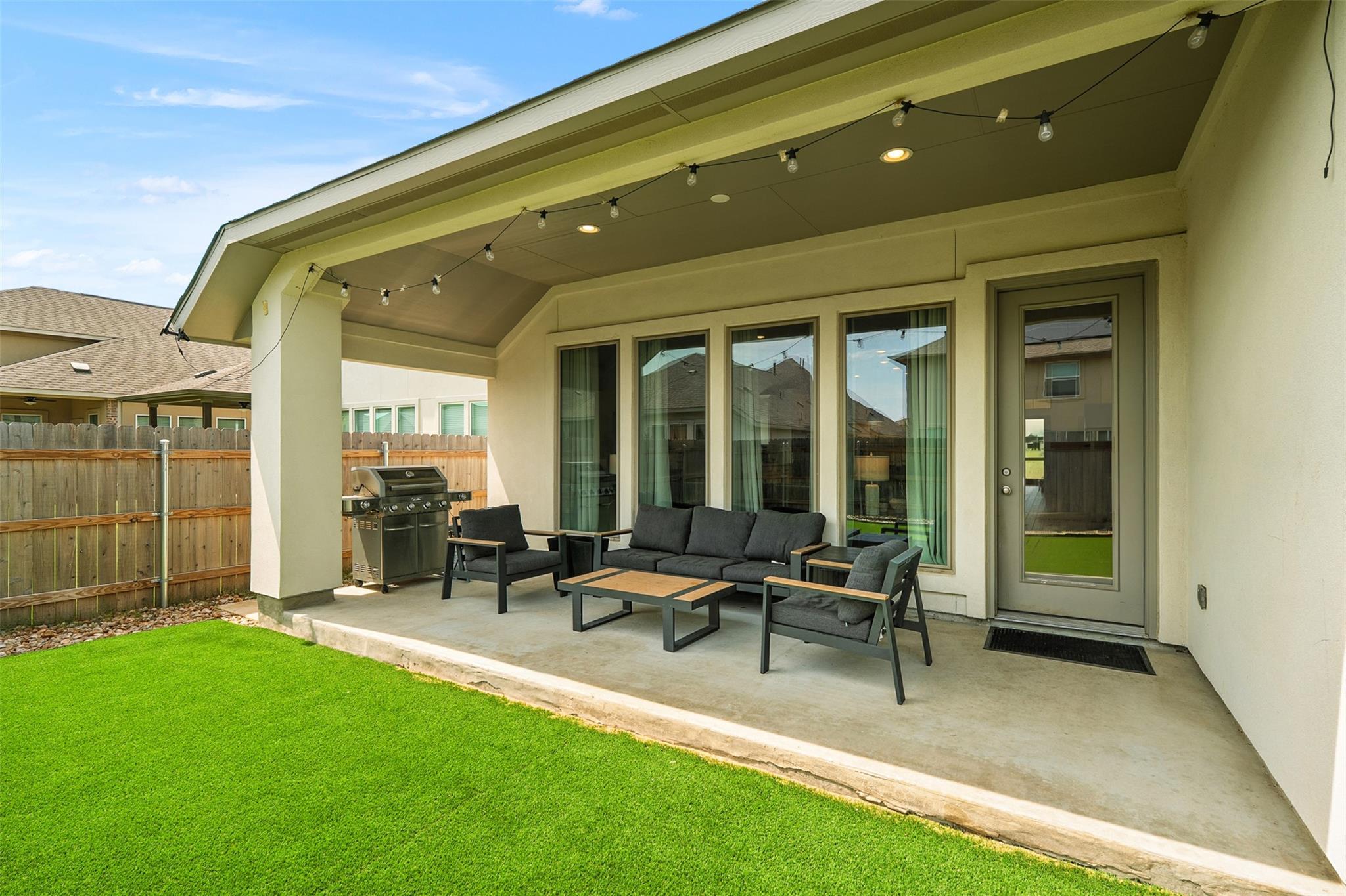 512 Monrovia Ct, Liberty Hill, TX 78642