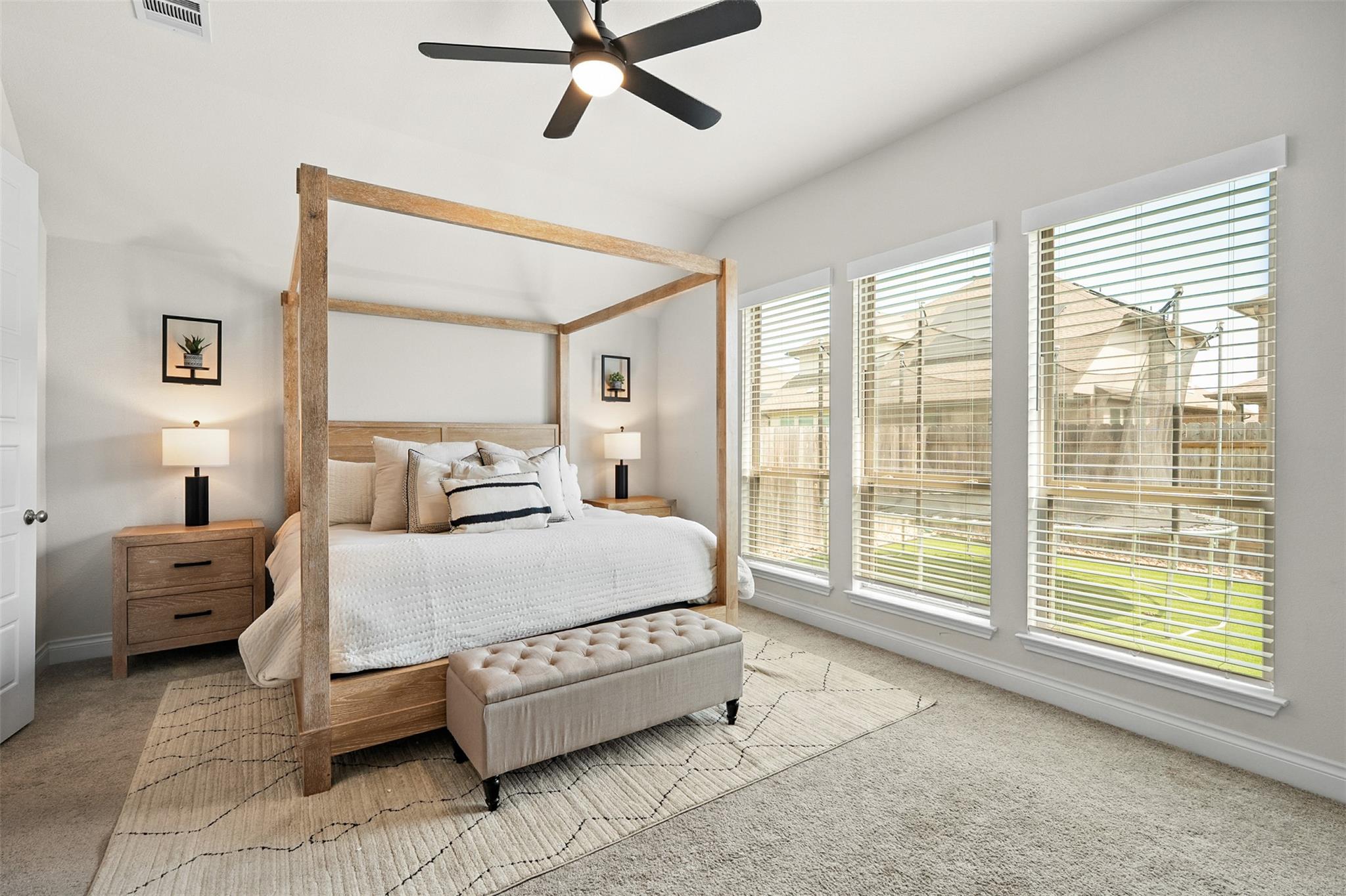 512 Monrovia Ct, Liberty Hill, TX 78642