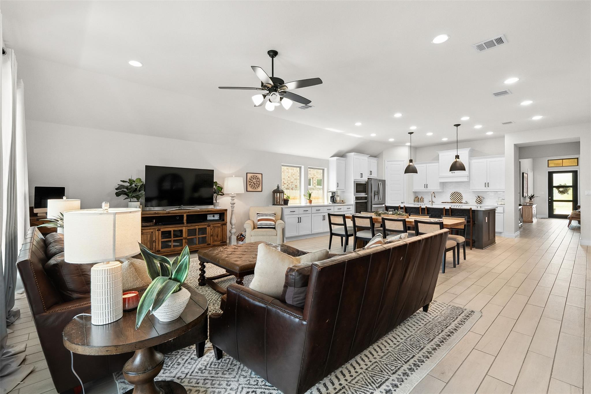 512 Monrovia Ct, Liberty Hill, TX 78642