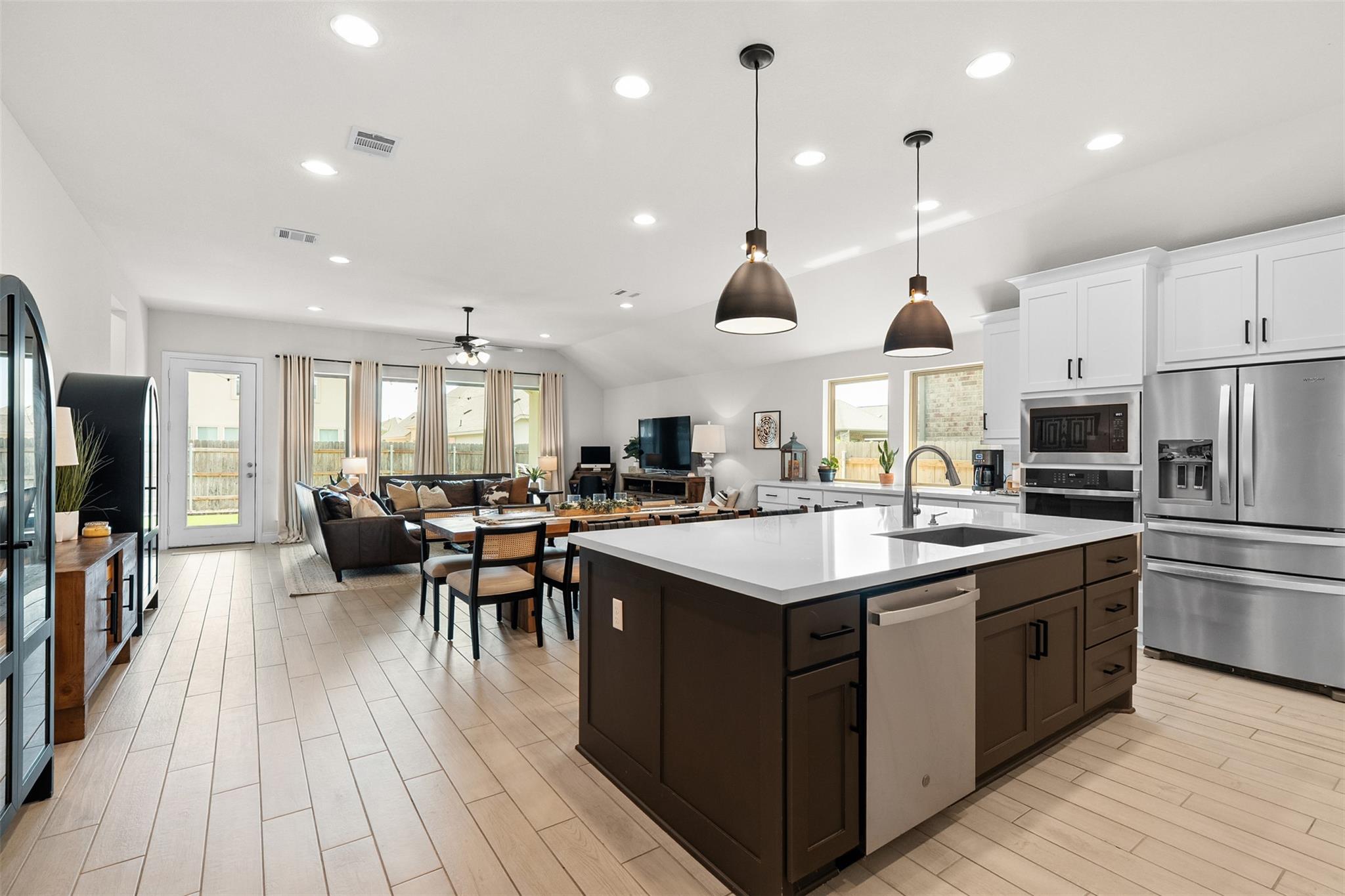 512 Monrovia Ct, Liberty Hill, TX 78642