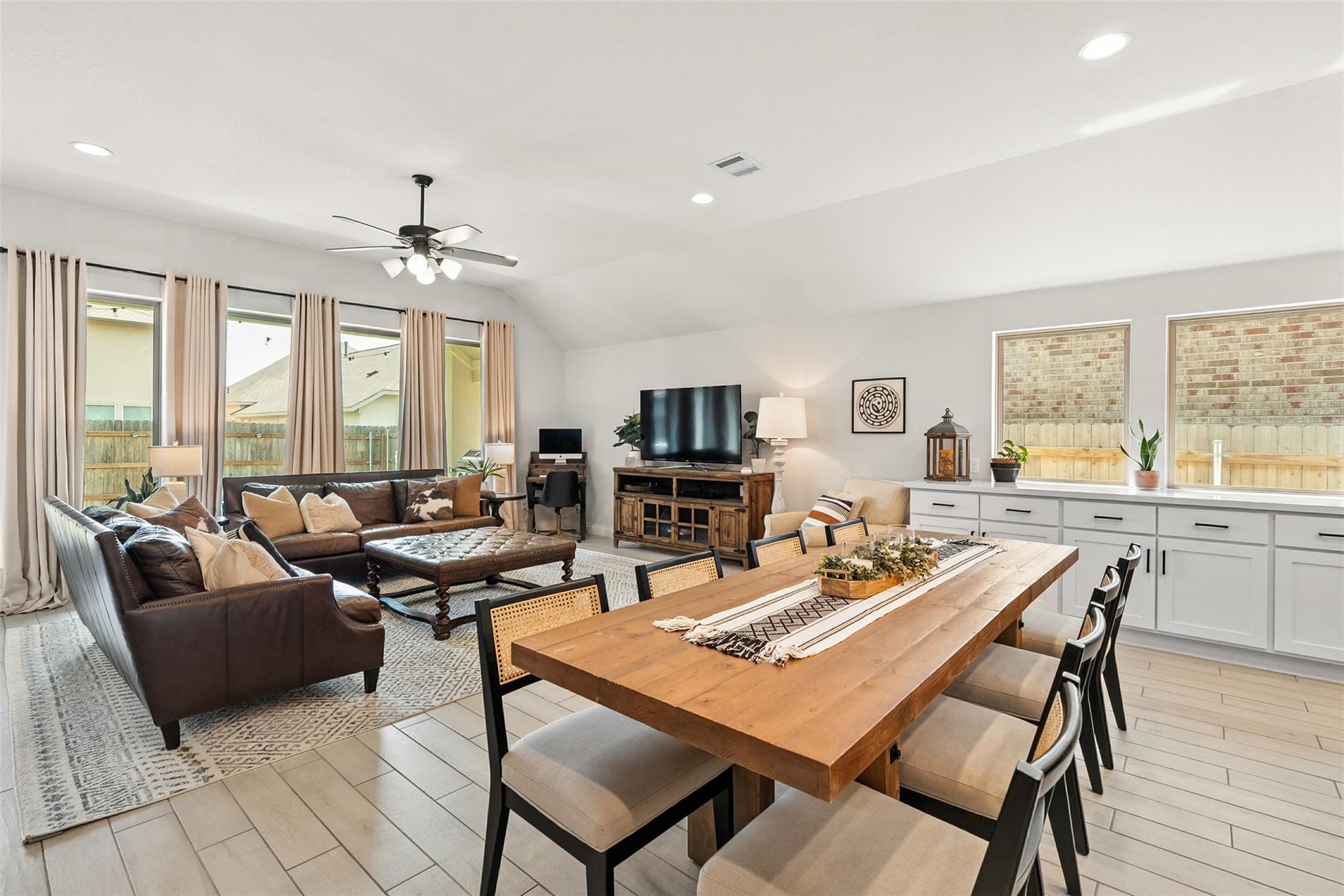 512 Monrovia Ct, Liberty Hill, TX 78642