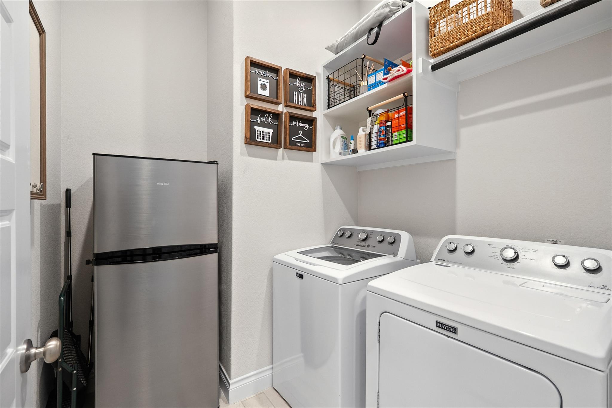 512 Monrovia Ct, Liberty Hill, TX 78642