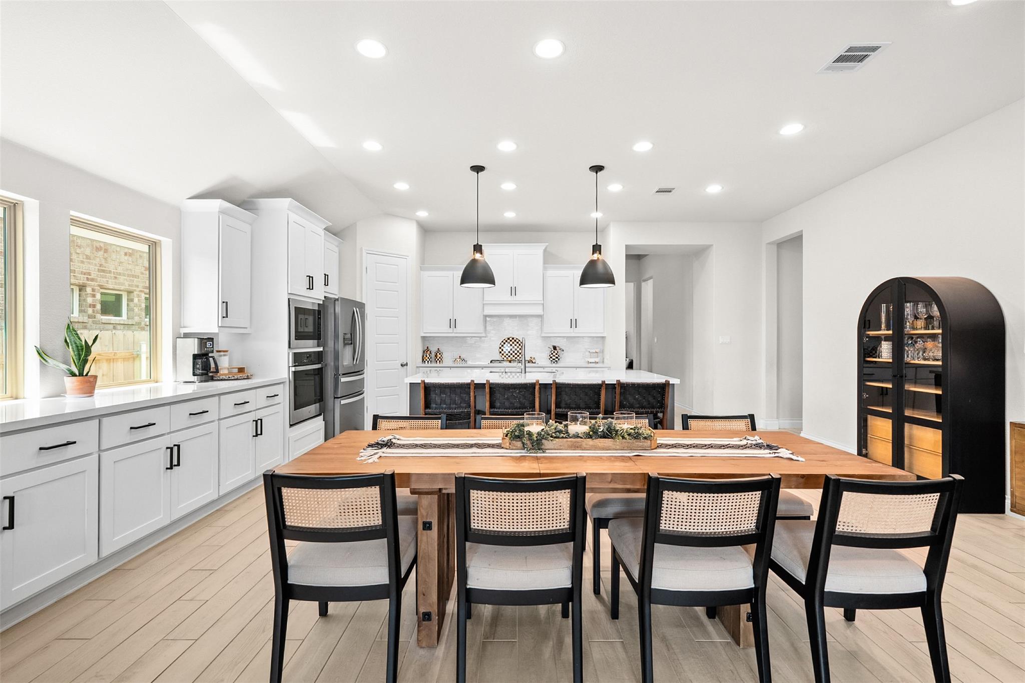 512 Monrovia Ct, Liberty Hill, TX 78642