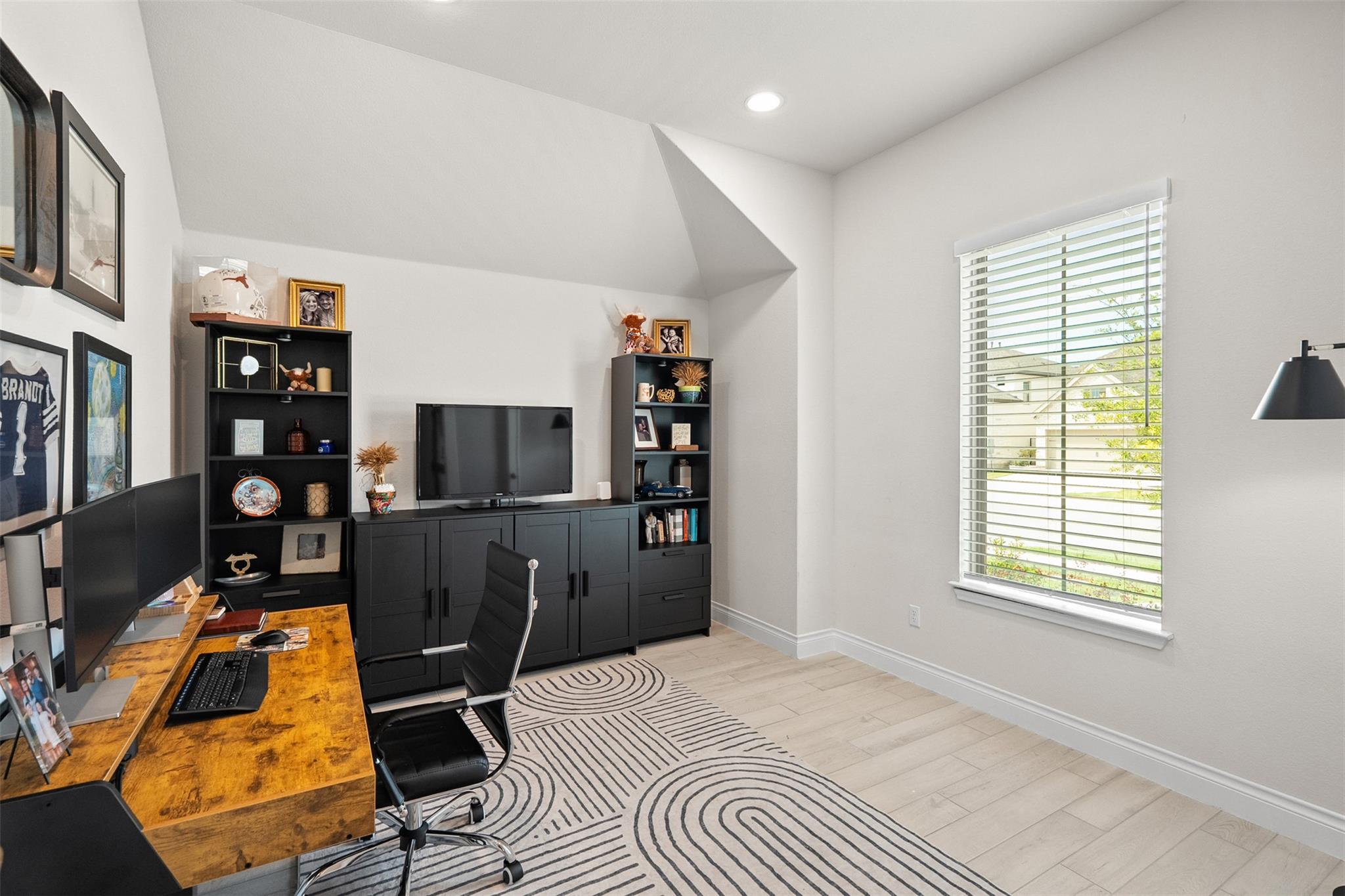 512 Monrovia Ct, Liberty Hill, TX 78642