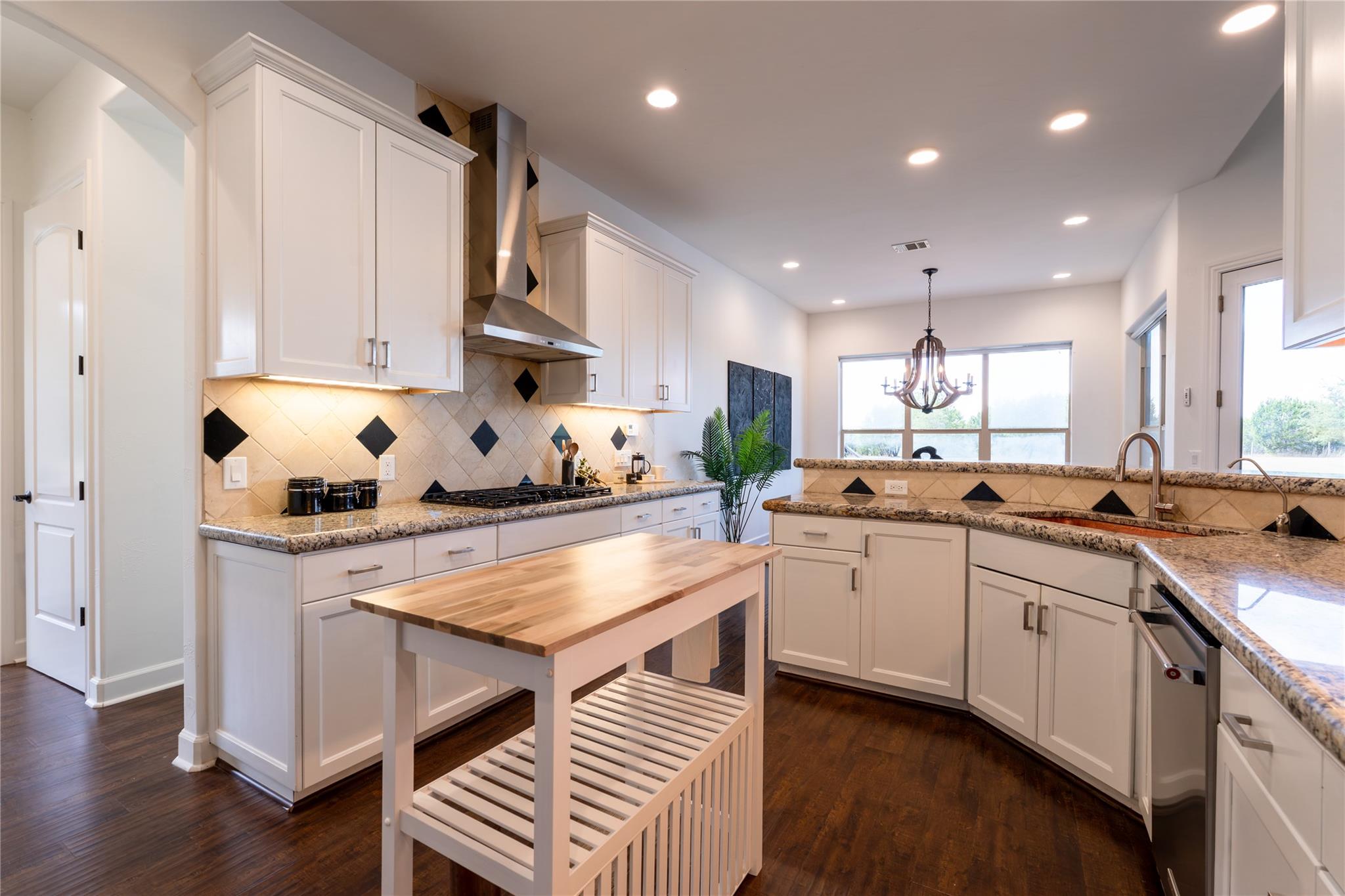 724 Chama Trce, Dripping Springs, TX 78620