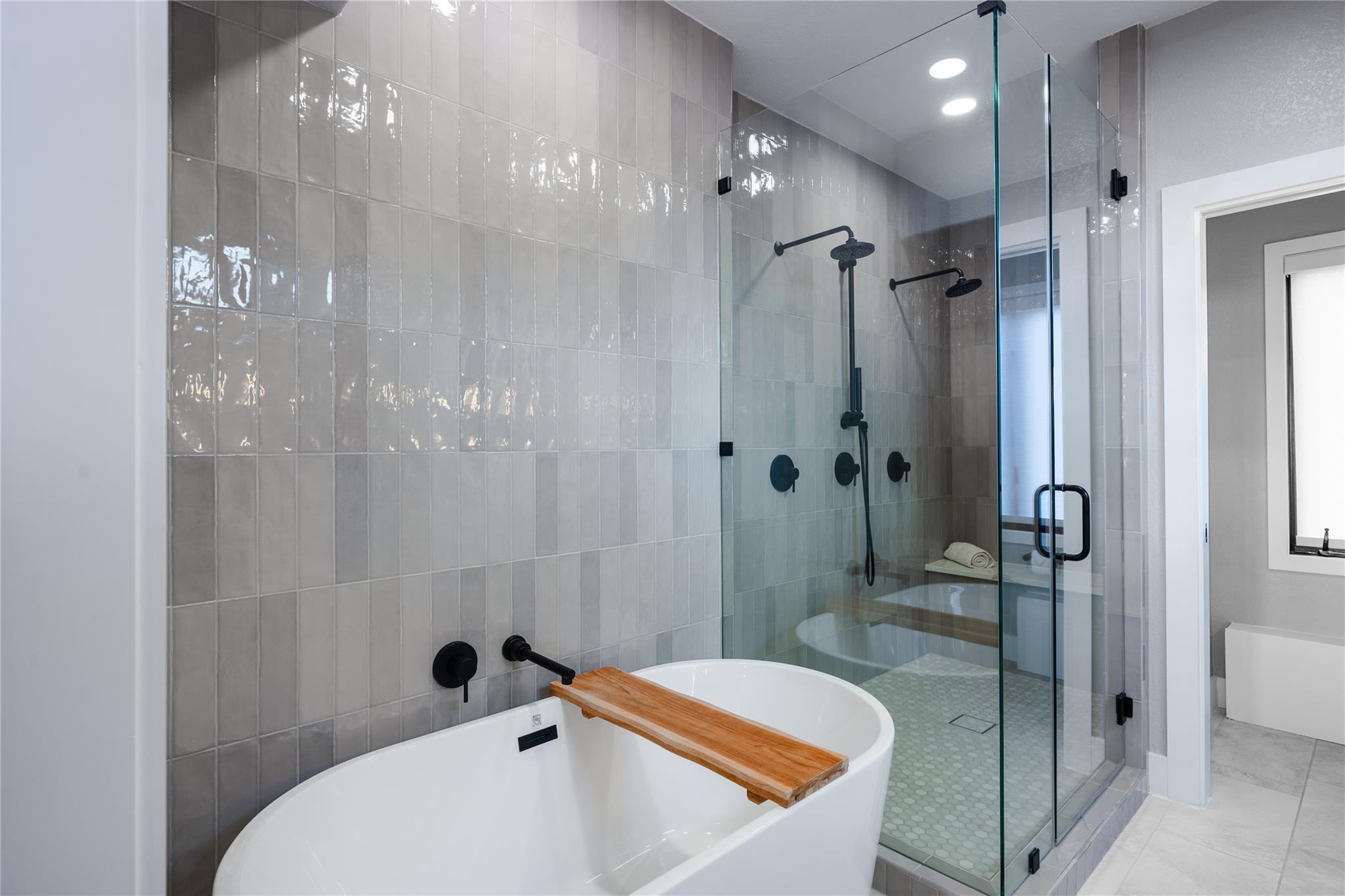 516 Deckhouse Dr, Point Venture, TX 78645