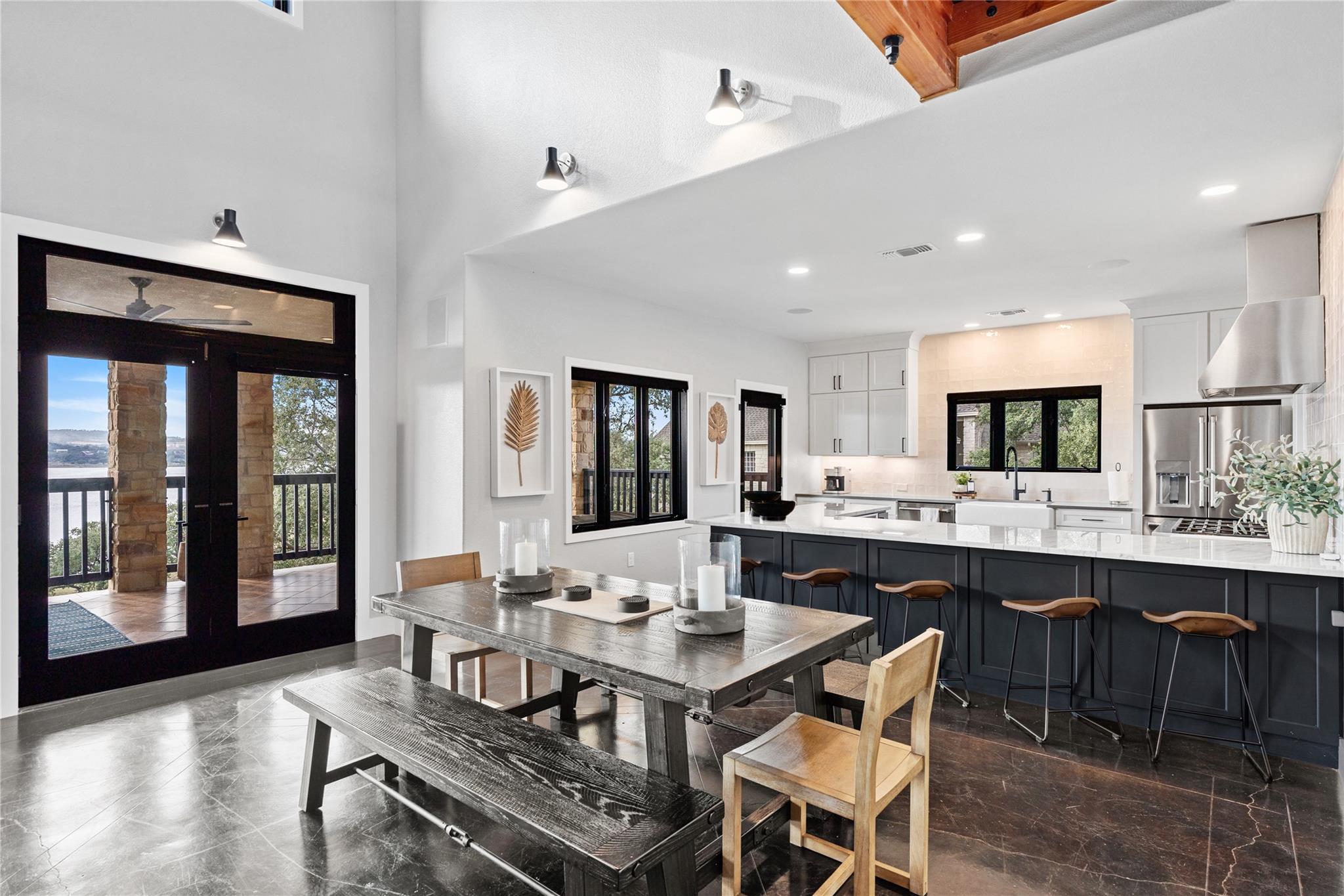 516 Deckhouse Dr, Point Venture, TX 78645