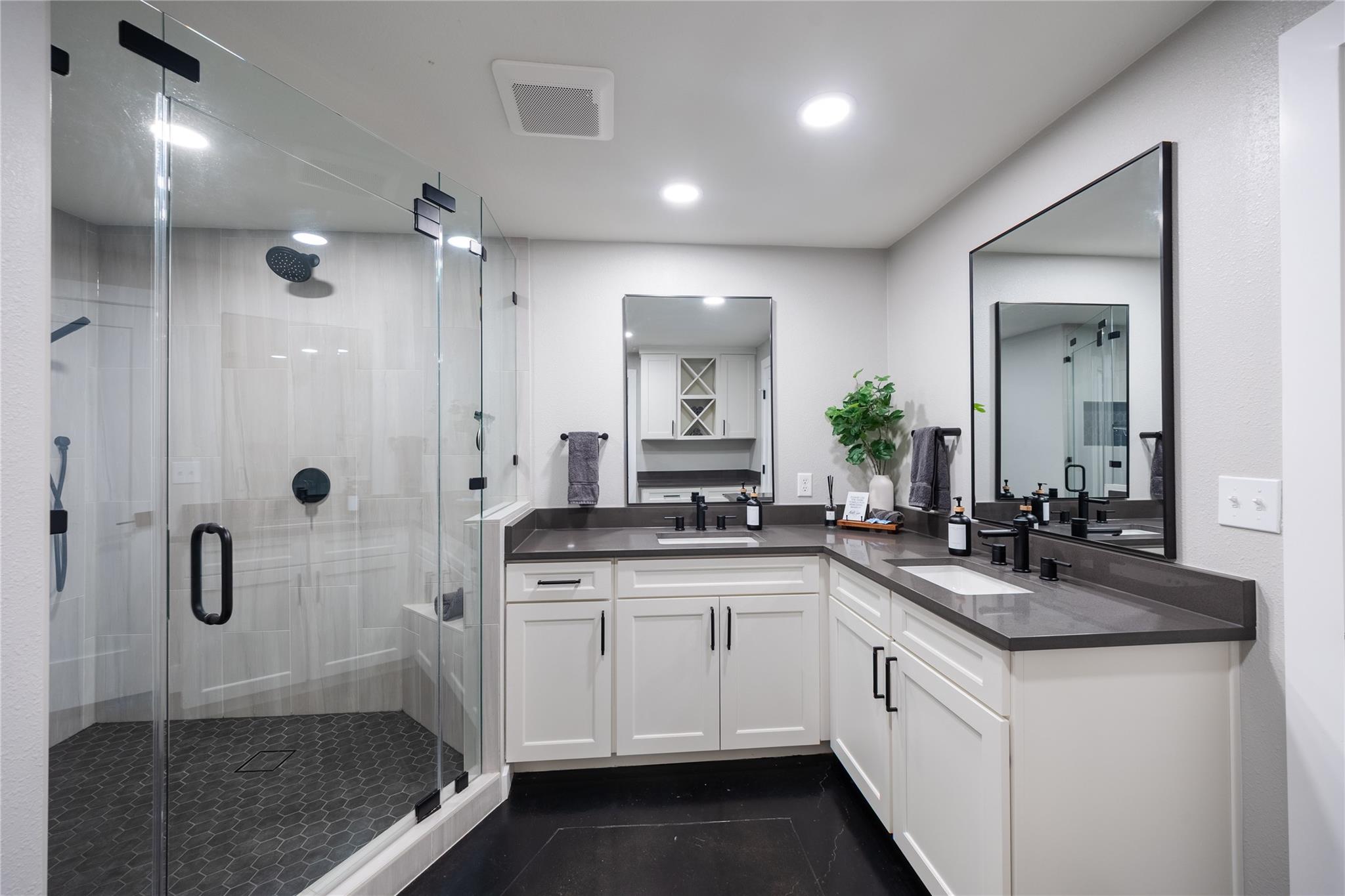 516 Deckhouse Dr, Point Venture, TX 78645