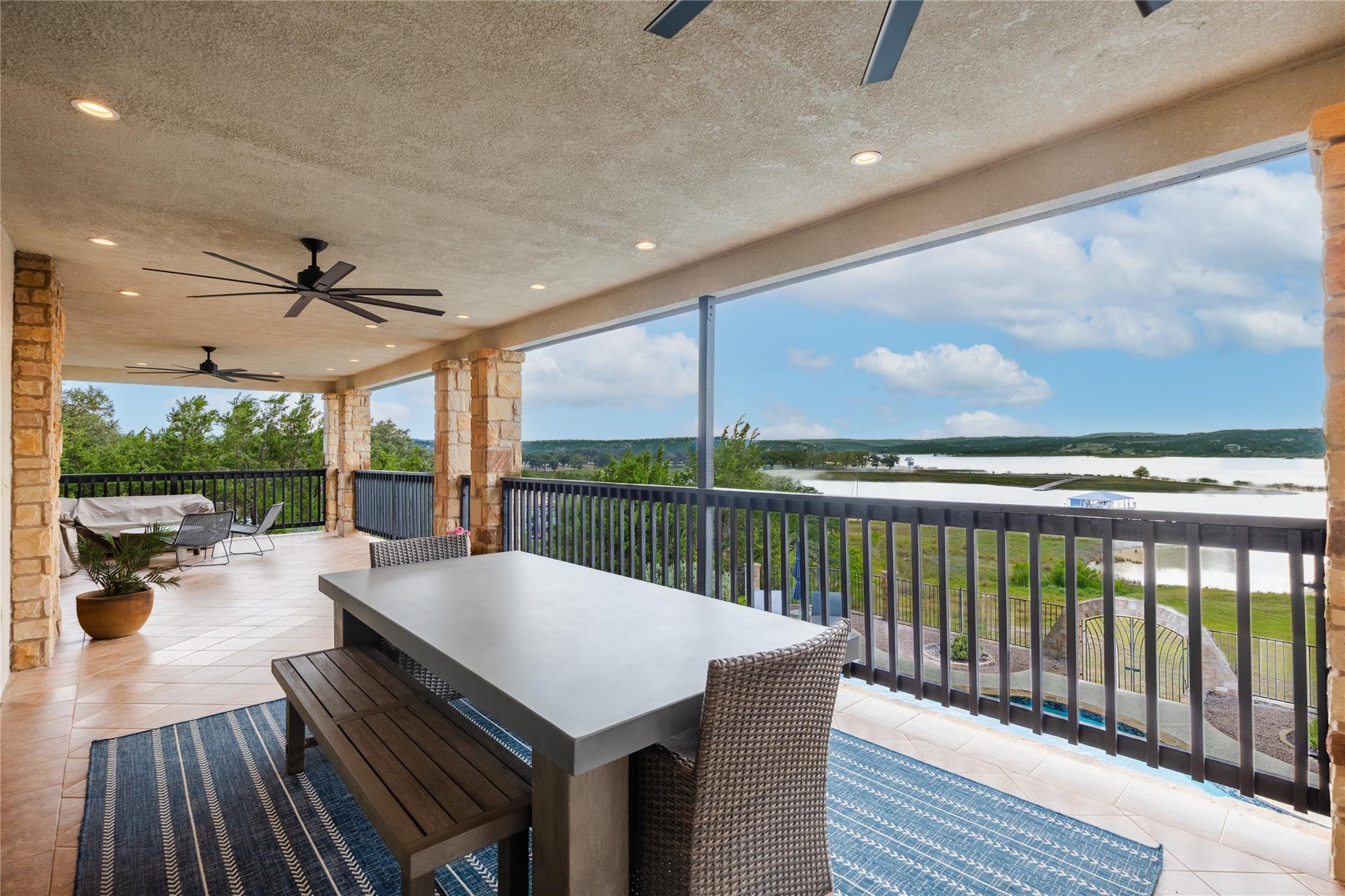 516 Deckhouse Dr, Point Venture, TX 78645