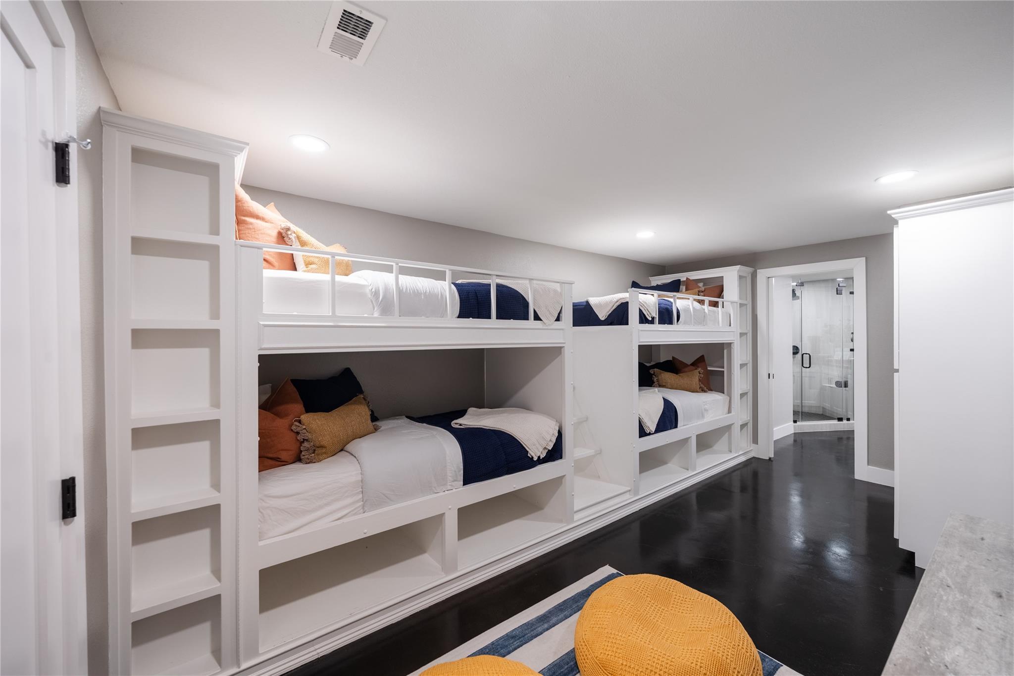 516 Deckhouse Dr, Point Venture, TX 78645