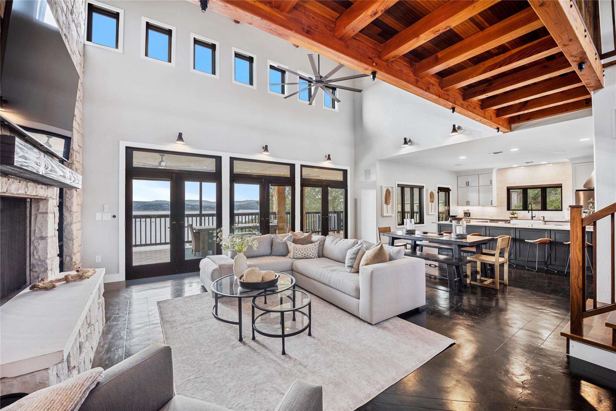 516 Deckhouse Dr, Point Venture, TX 78645