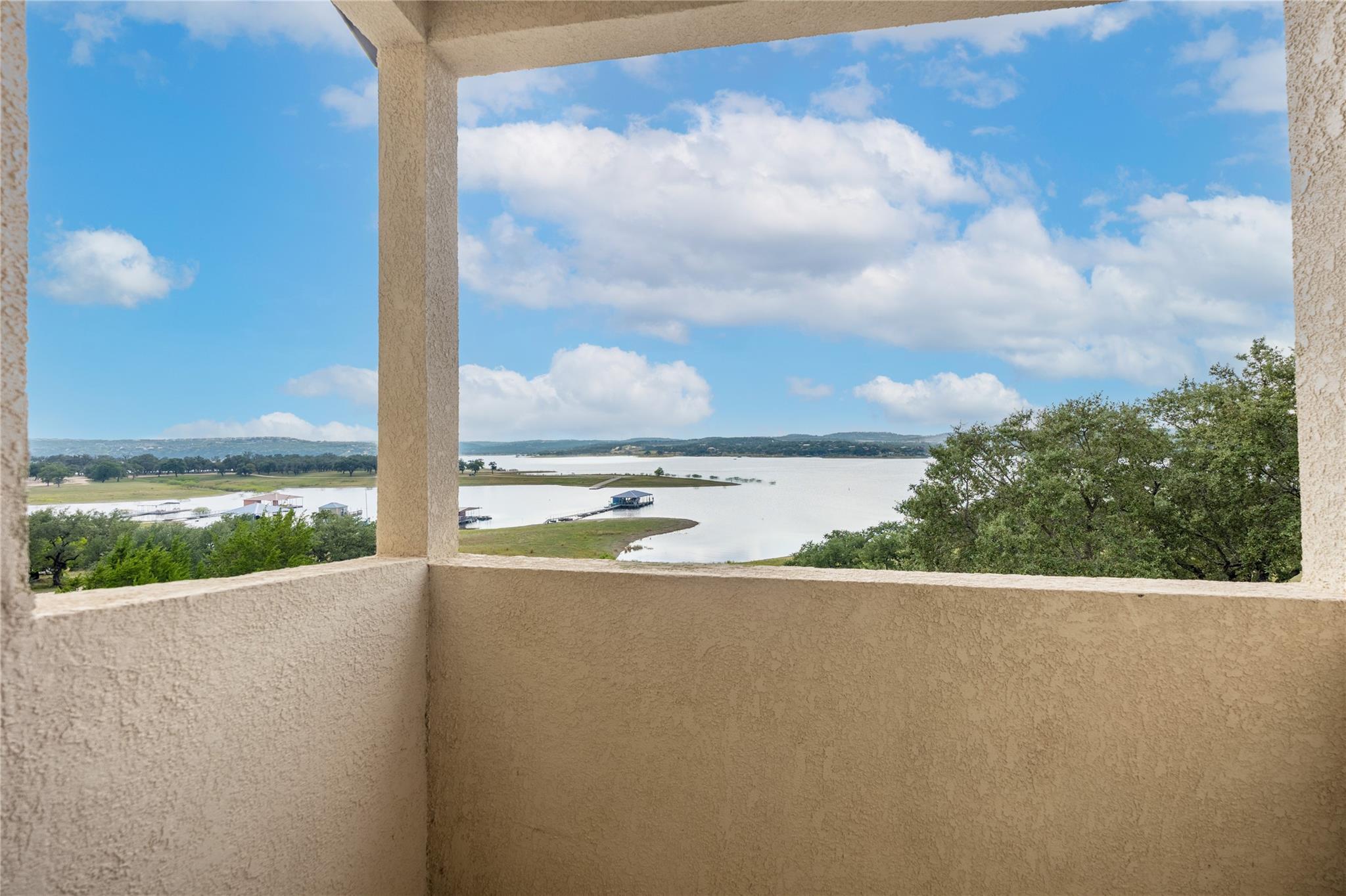 516 Deckhouse Dr, Point Venture, TX 78645