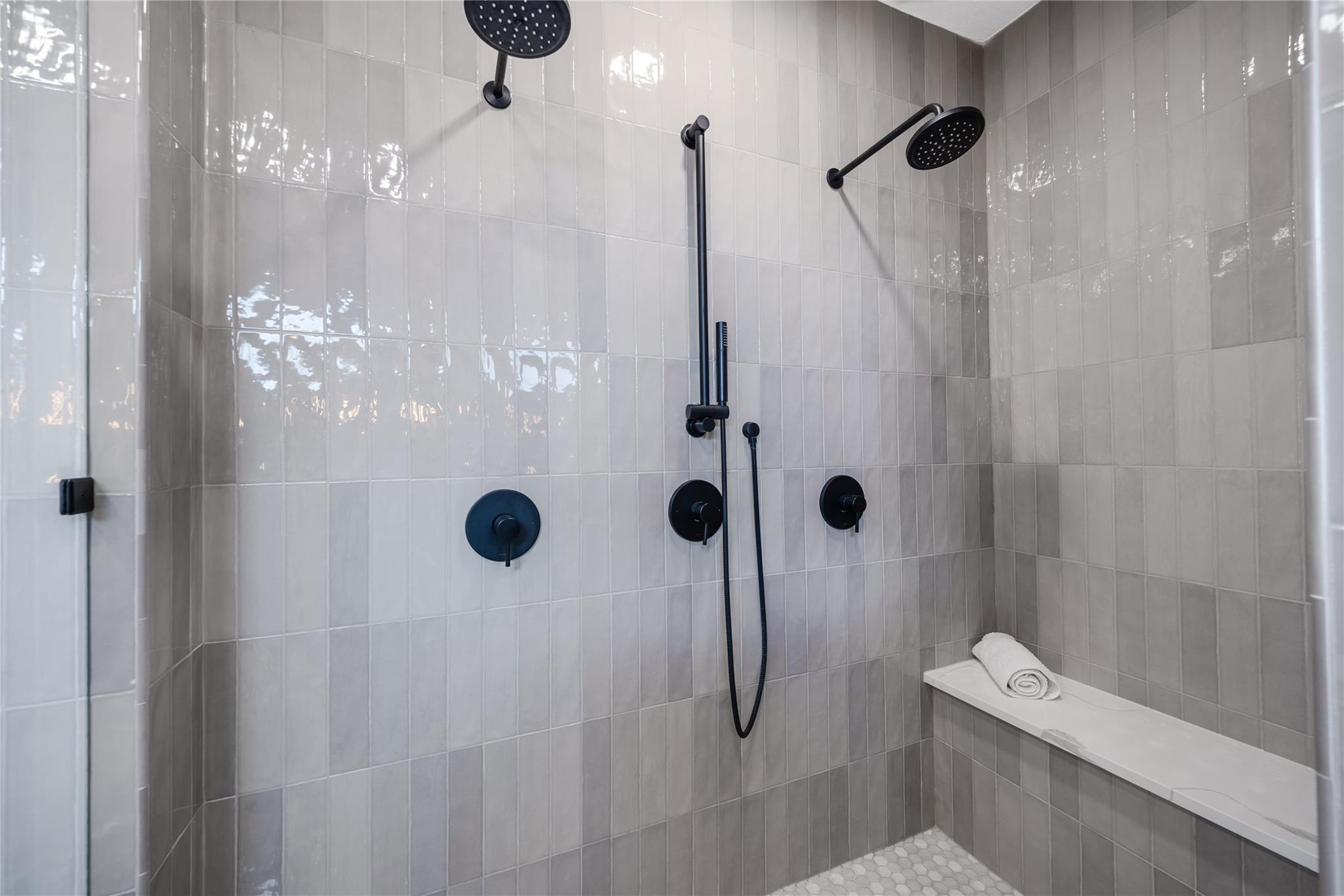 516 Deckhouse Dr, Point Venture, TX 78645