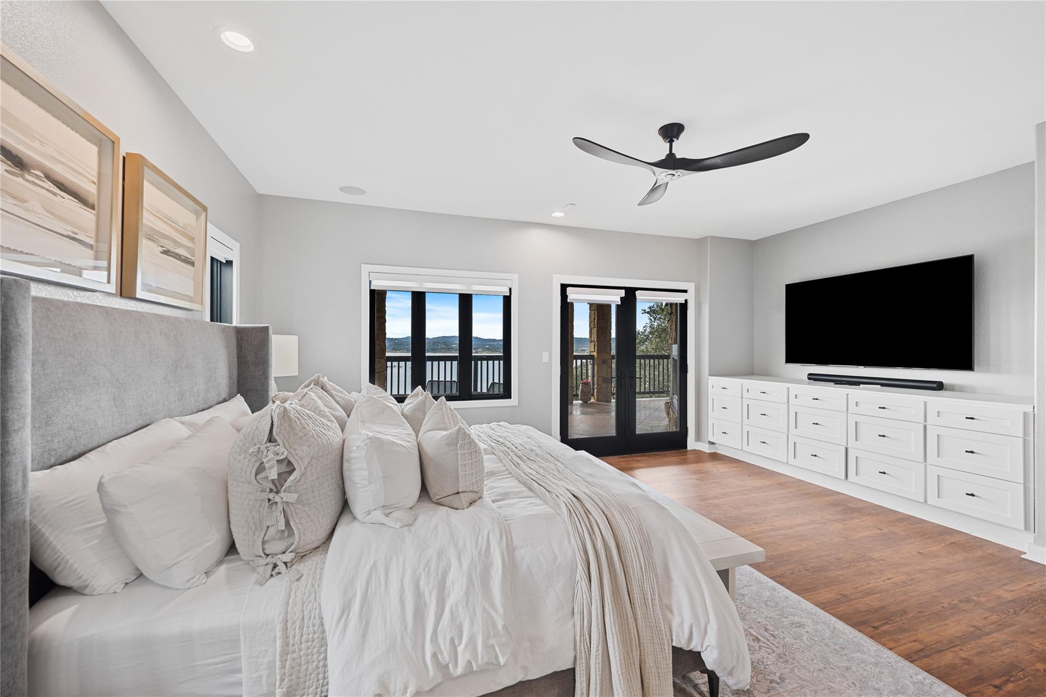 516 Deckhouse Dr, Point Venture, TX 78645