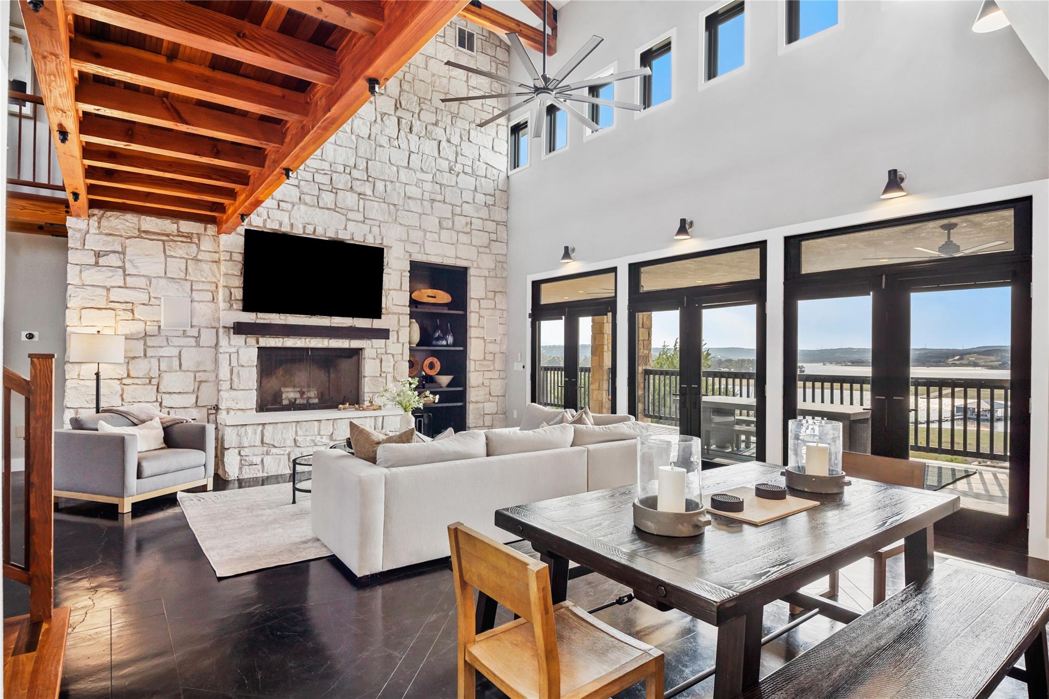 516 Deckhouse Dr, Point Venture, TX 78645