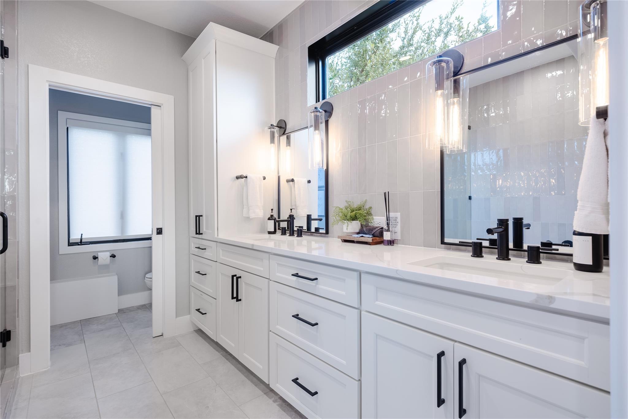 516 Deckhouse Dr, Point Venture, TX 78645