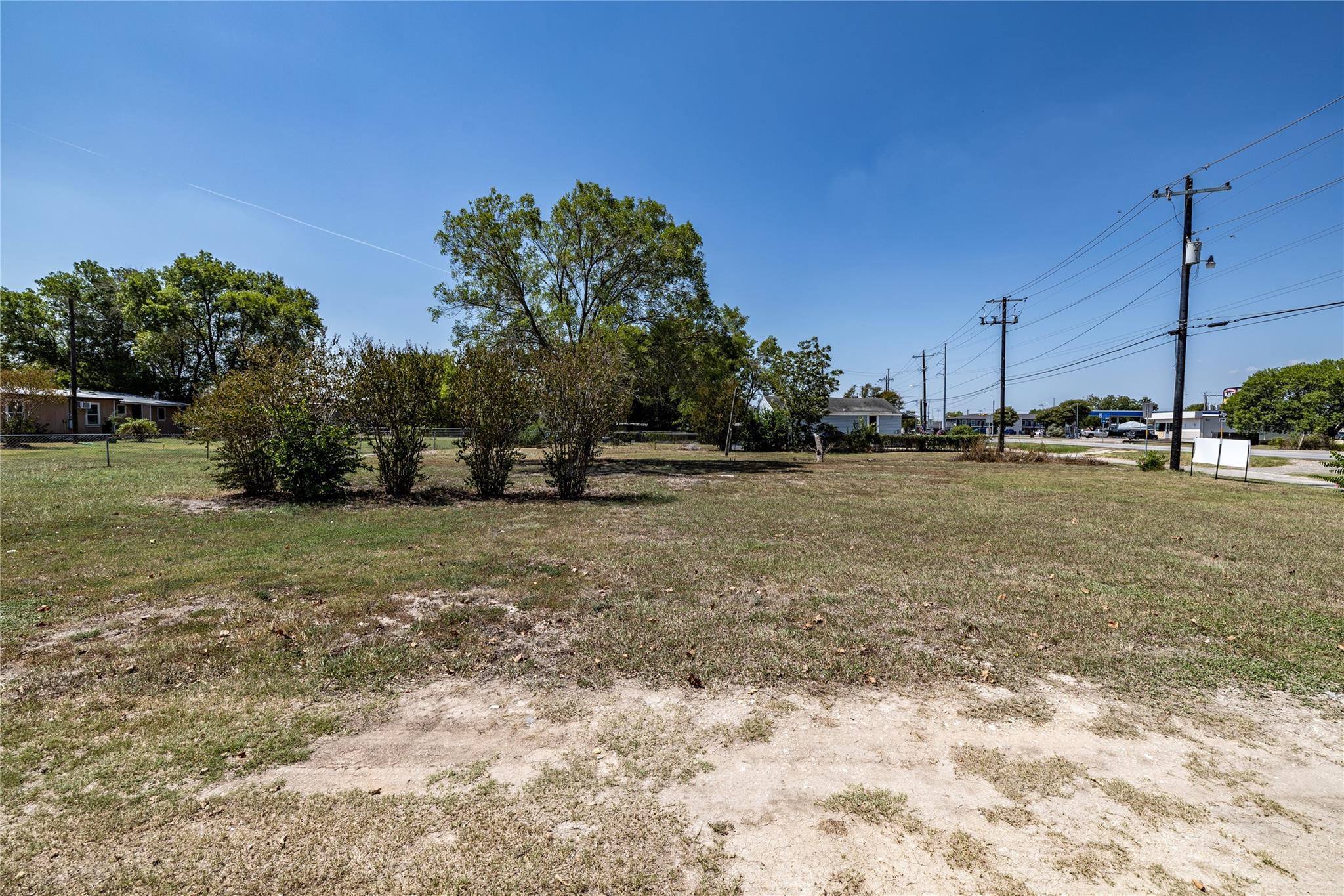 300 Blackjack St, Lockhart, TX 78644