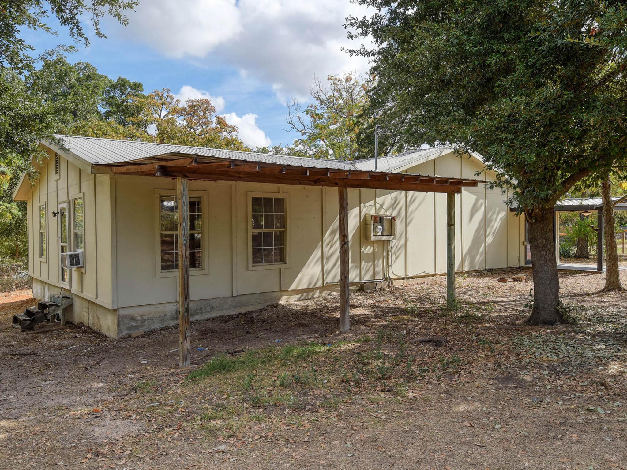 176 Lacy Dr, Elgin, TX 78621