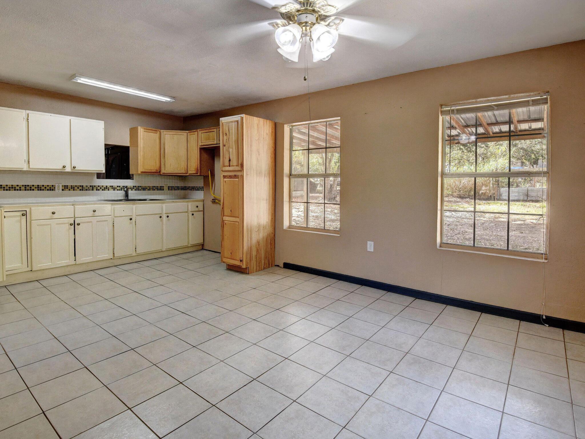 176 Lacy Dr, Elgin, TX 78621