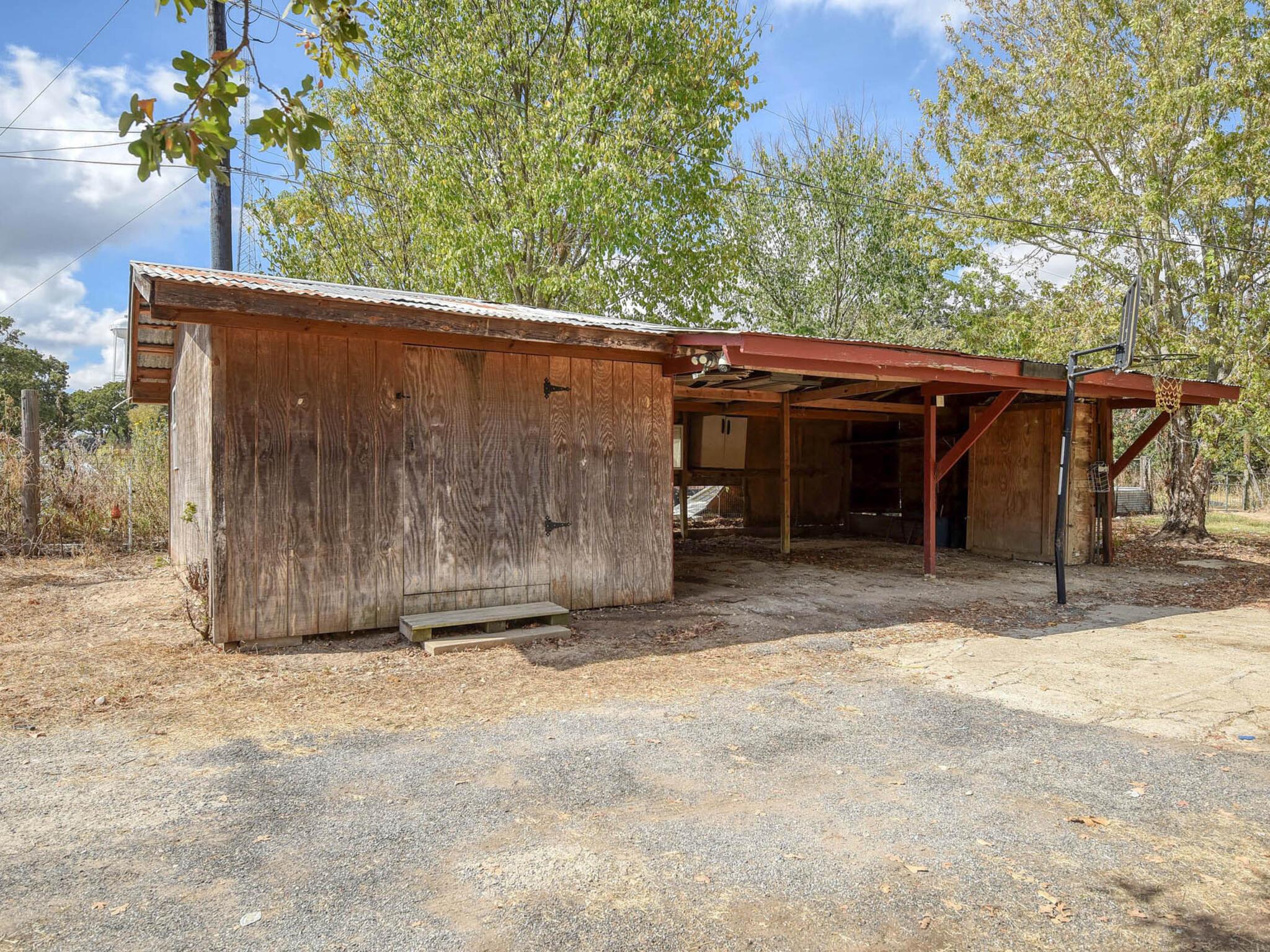 176 Lacy Dr, Elgin, TX 78621