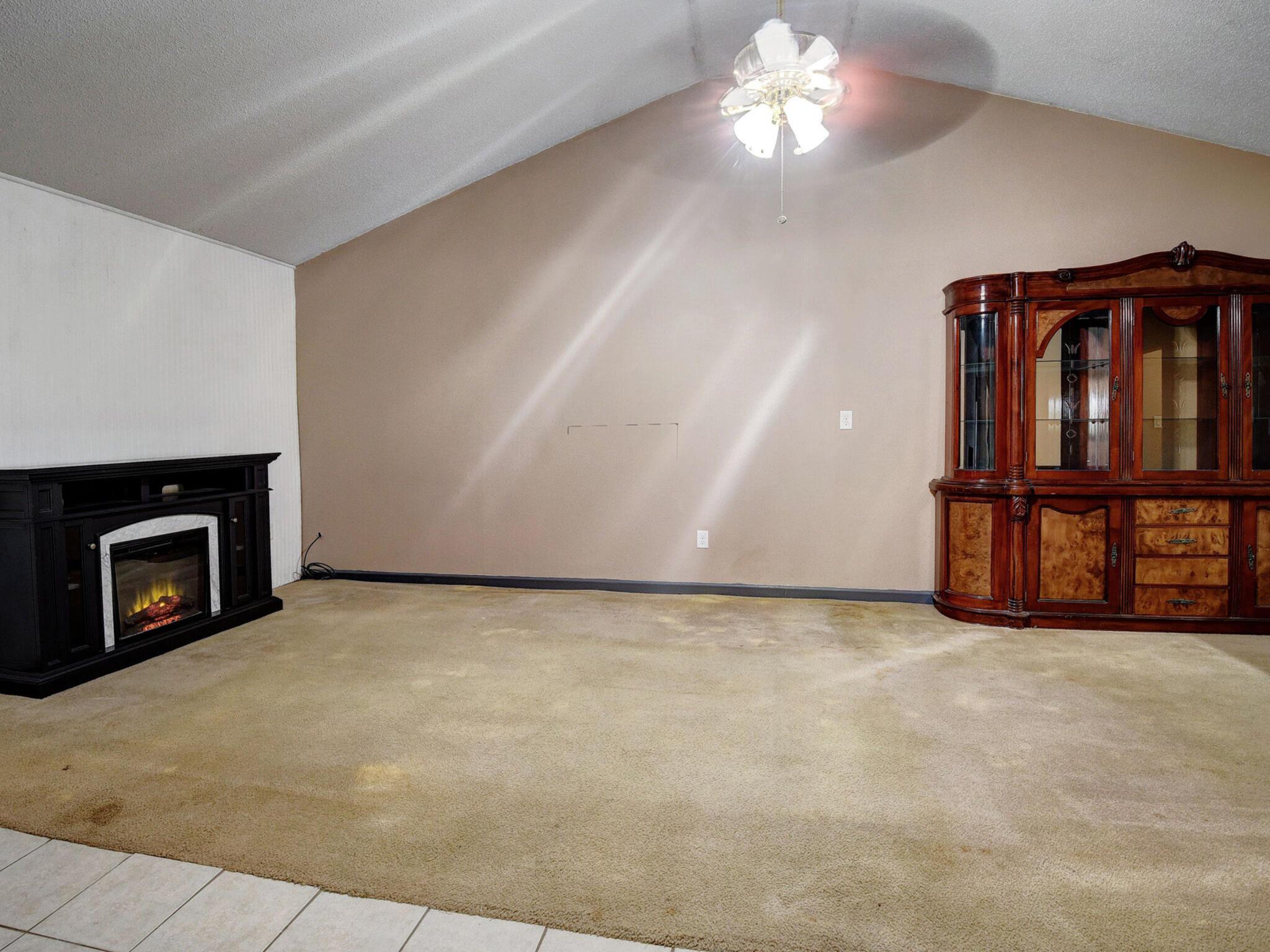 176 Lacy Dr, Elgin, TX 78621