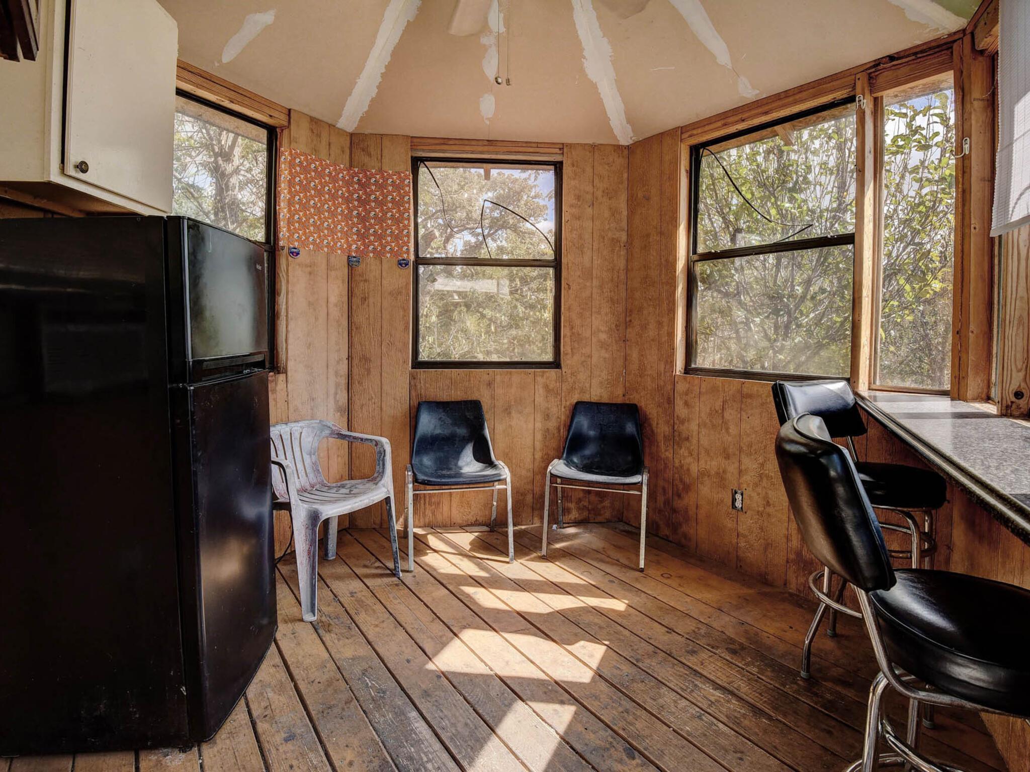 176 Lacy Dr, Elgin, TX 78621