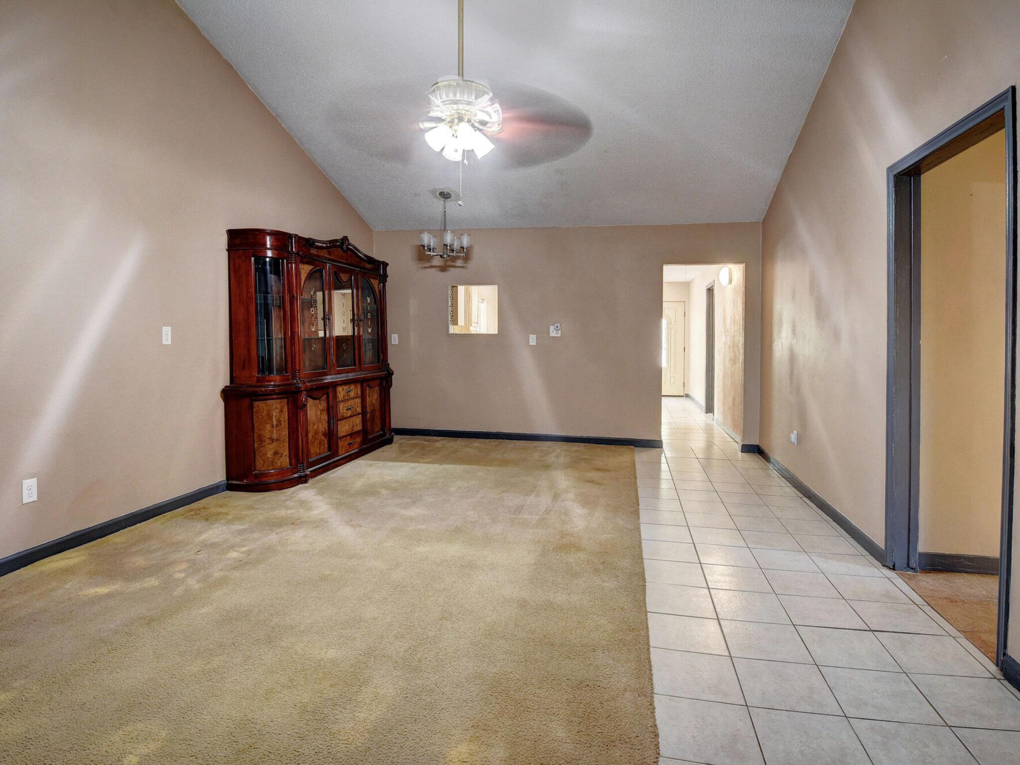 176 Lacy Dr, Elgin, TX 78621