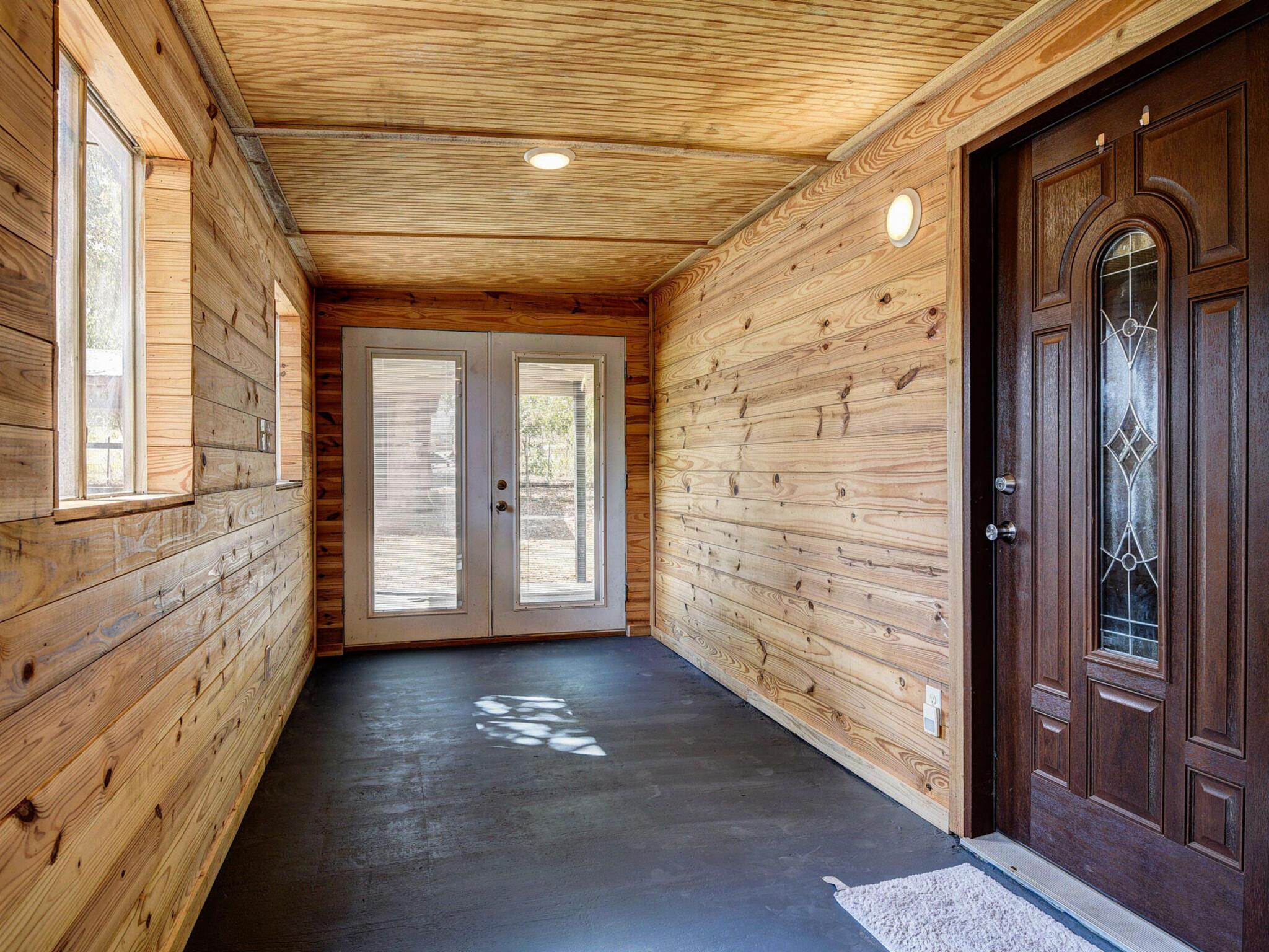 176 Lacy Dr, Elgin, TX 78621