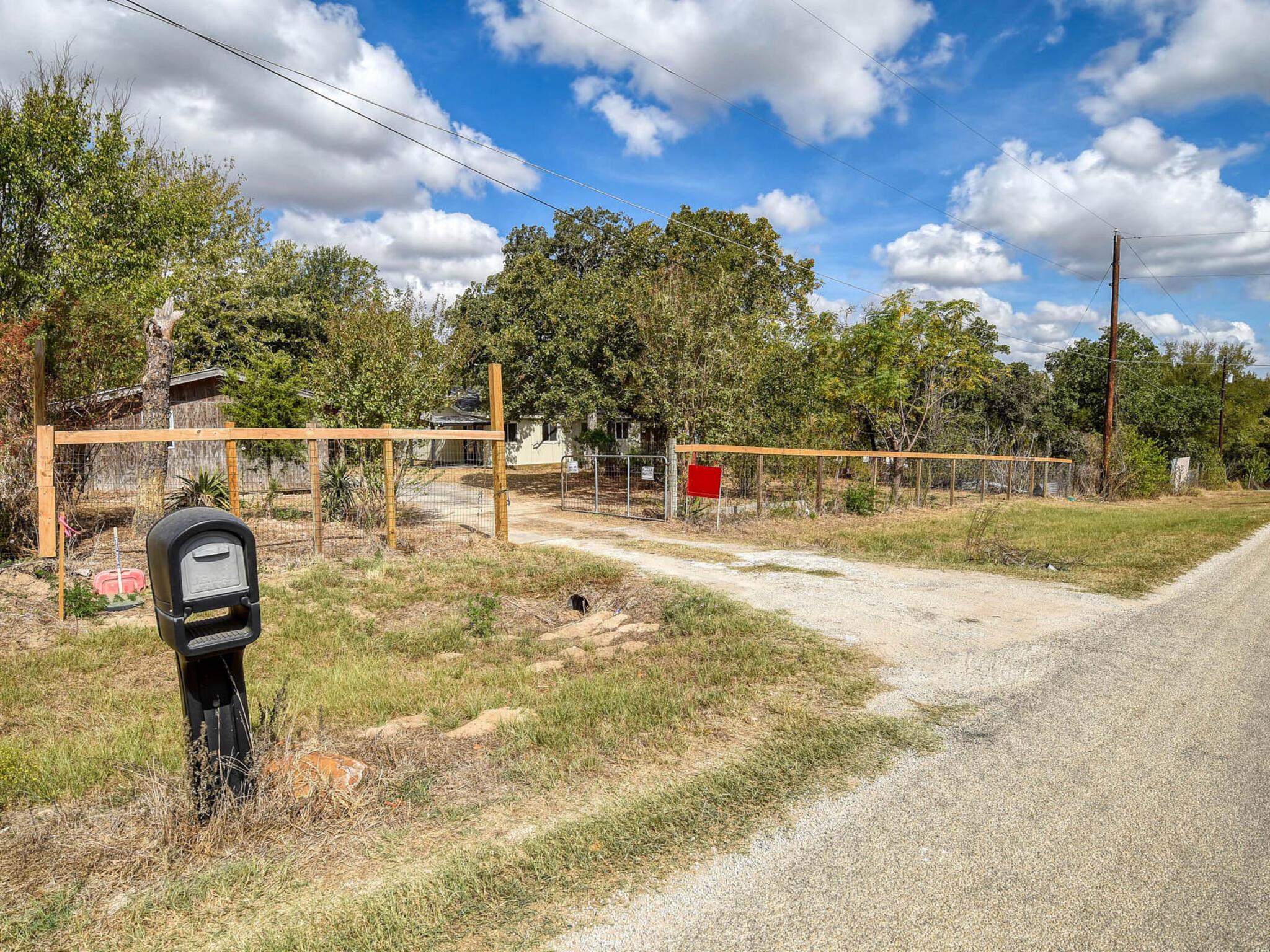 176 Lacy Dr, Elgin, TX 78621