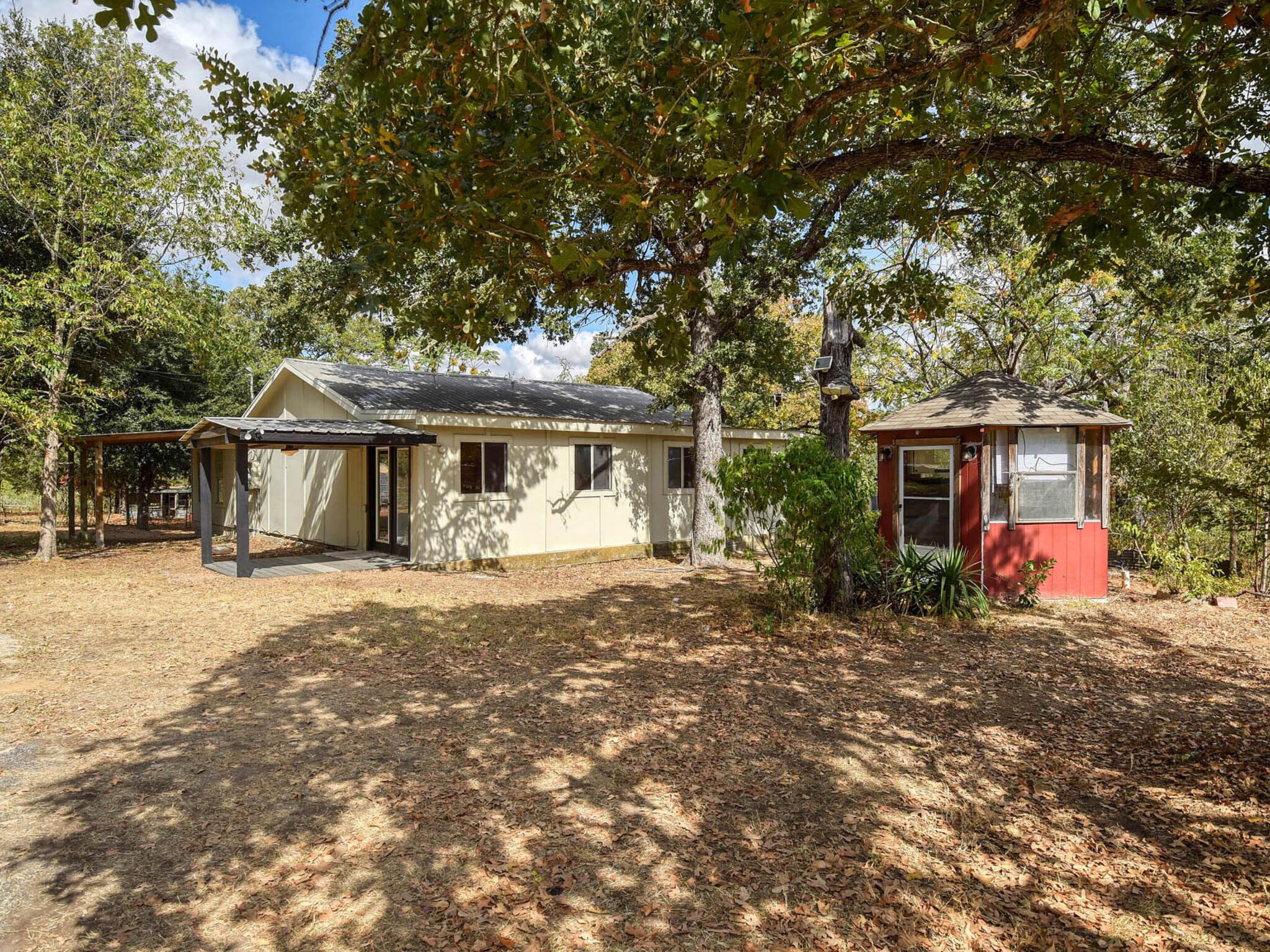 176 Lacy Dr, Elgin, TX 78621