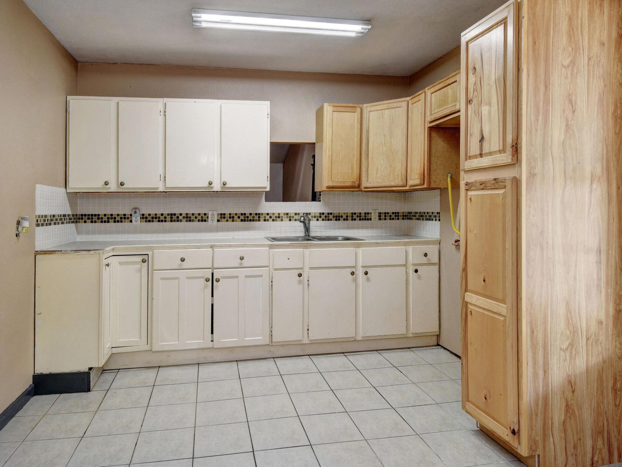 176 Lacy Dr, Elgin, TX 78621