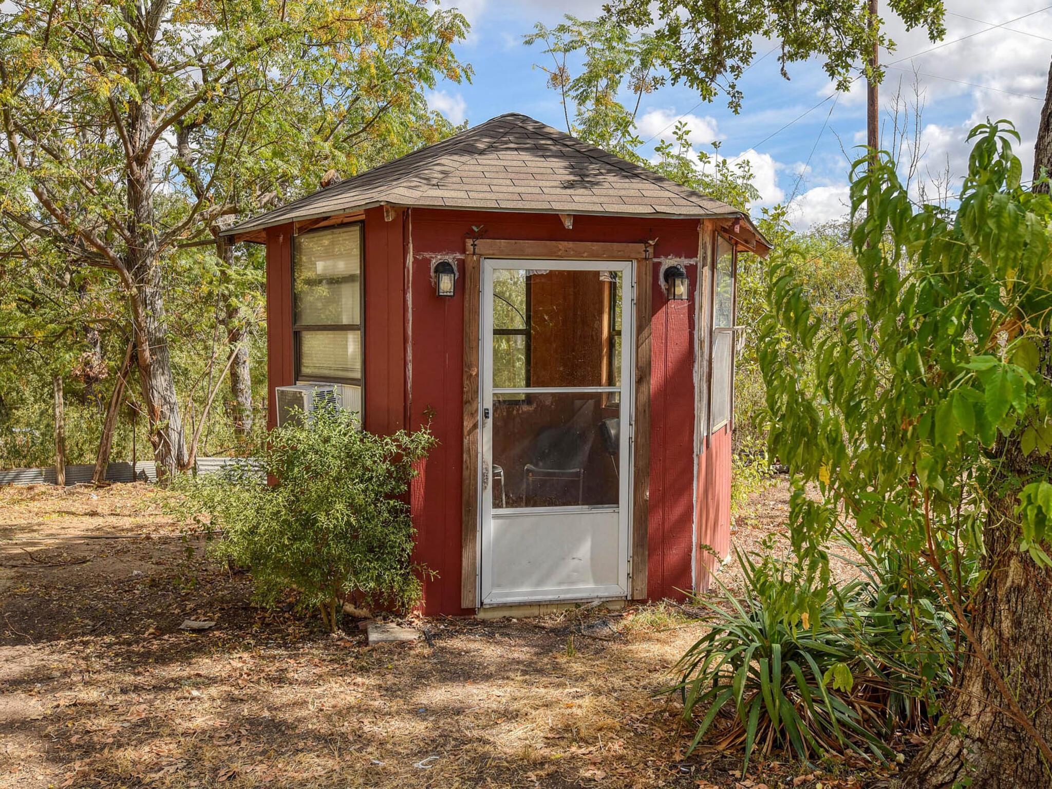 176 Lacy Dr, Elgin, TX 78621