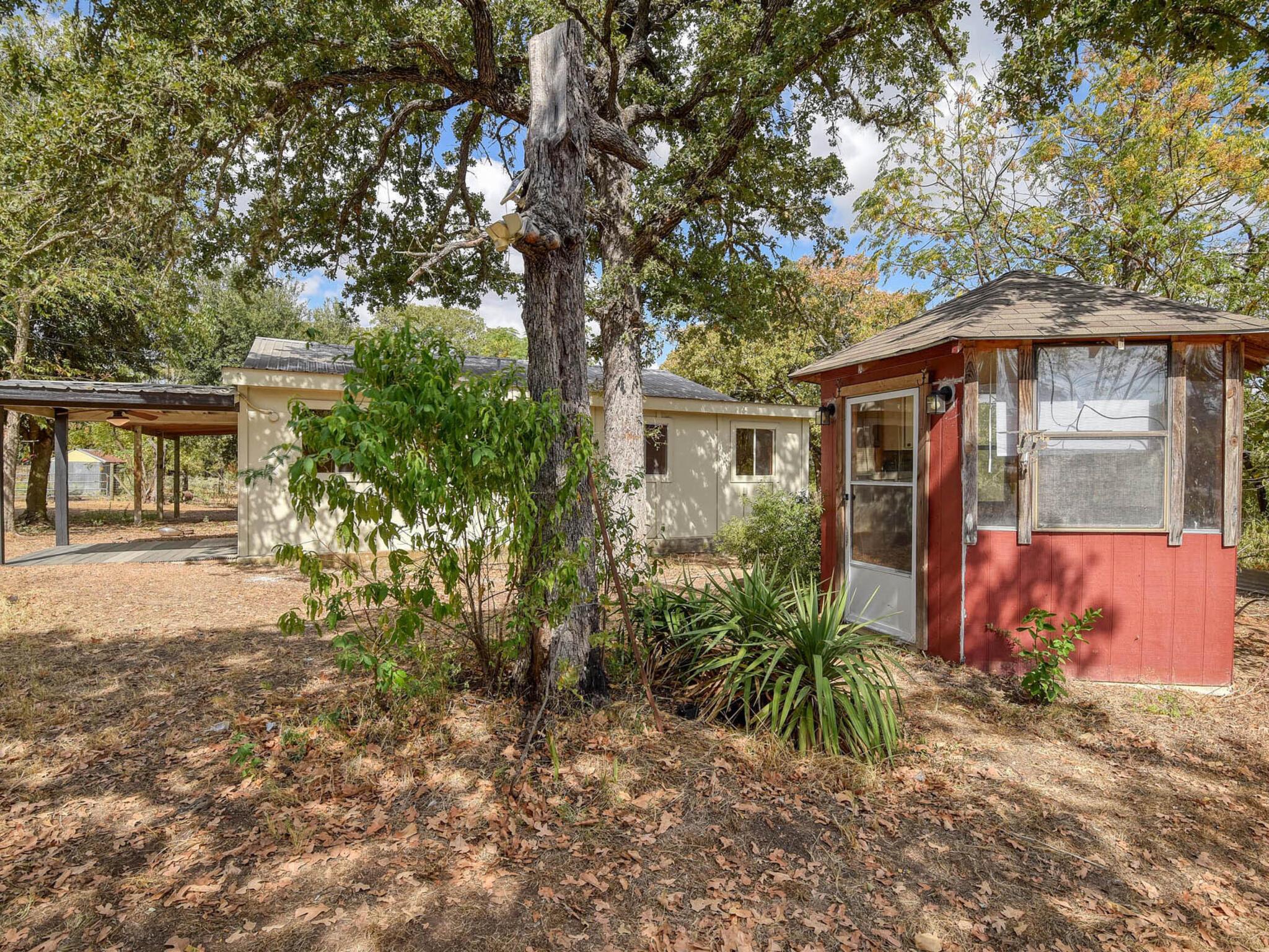 176 Lacy Dr, Elgin, TX 78621