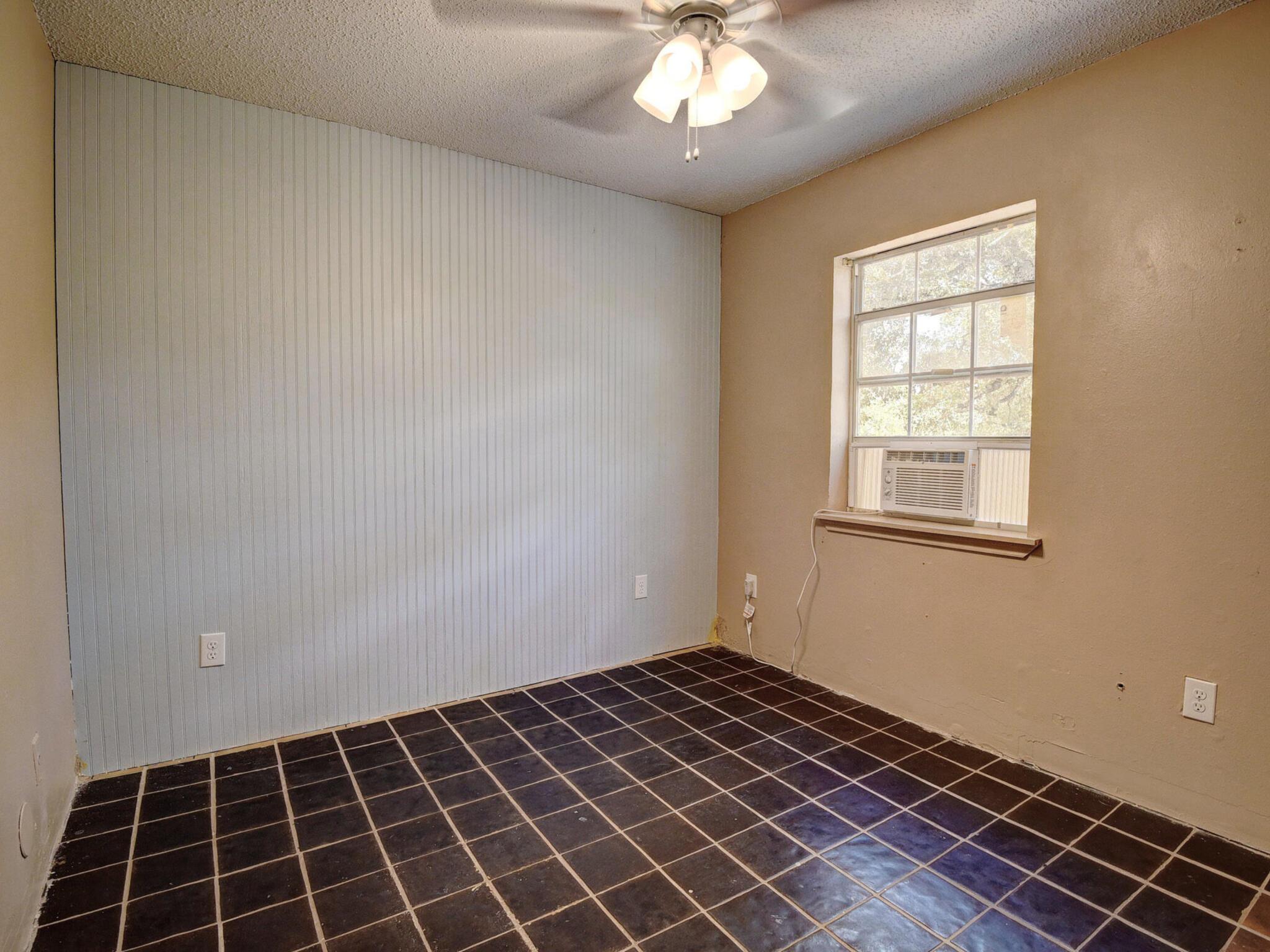 176 Lacy Dr, Elgin, TX 78621