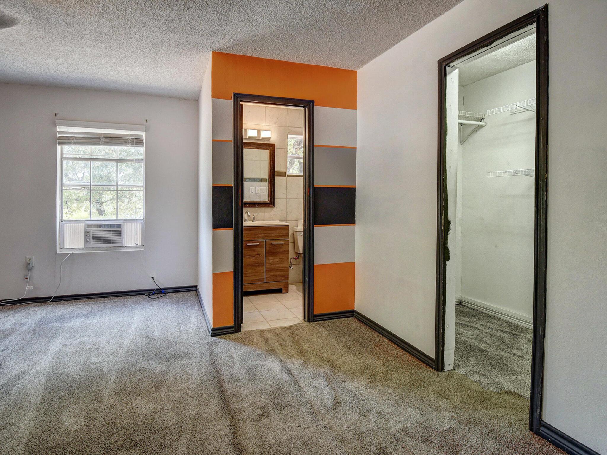 176 Lacy Dr, Elgin, TX 78621