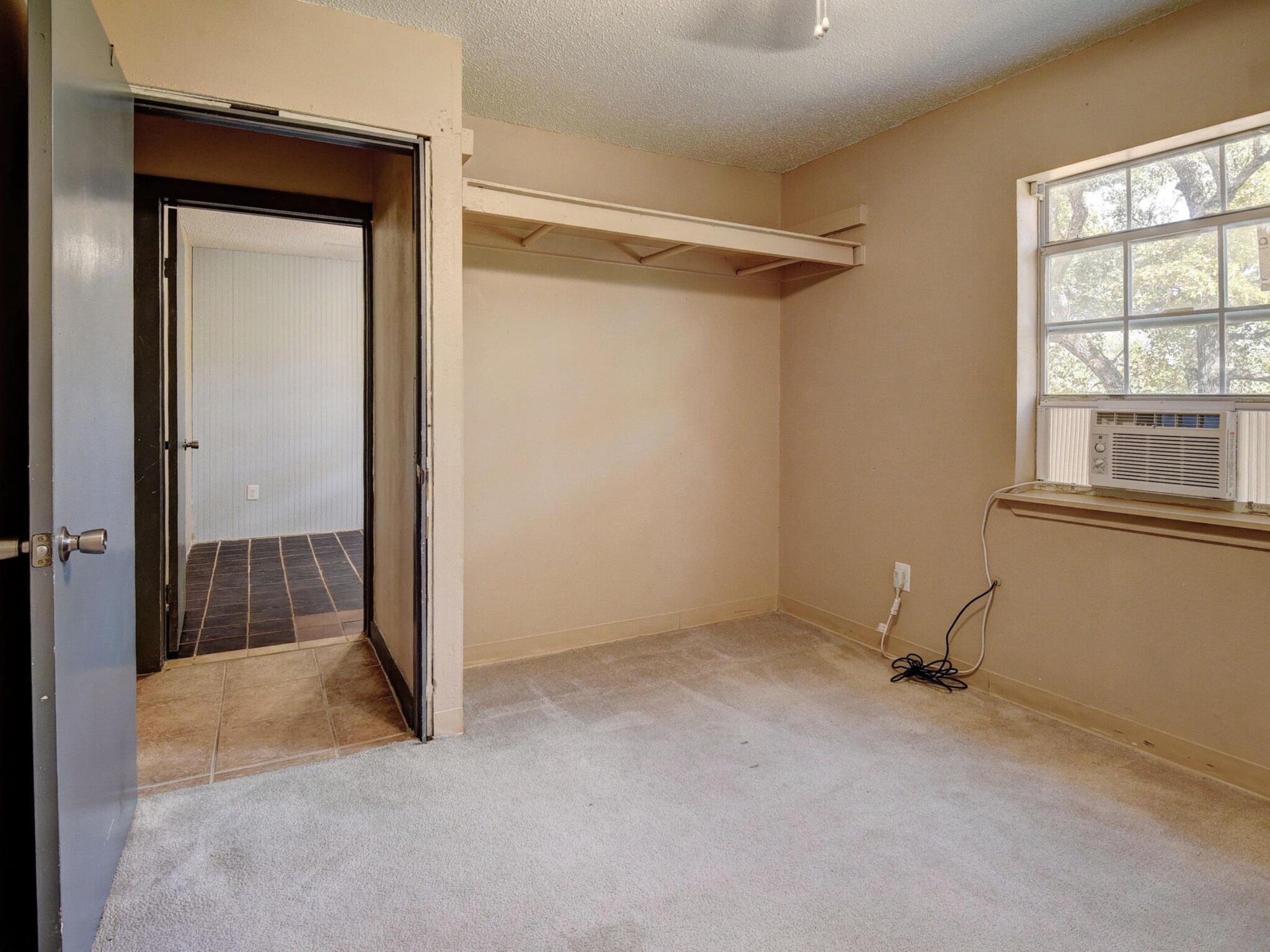 176 Lacy Dr, Elgin, TX 78621