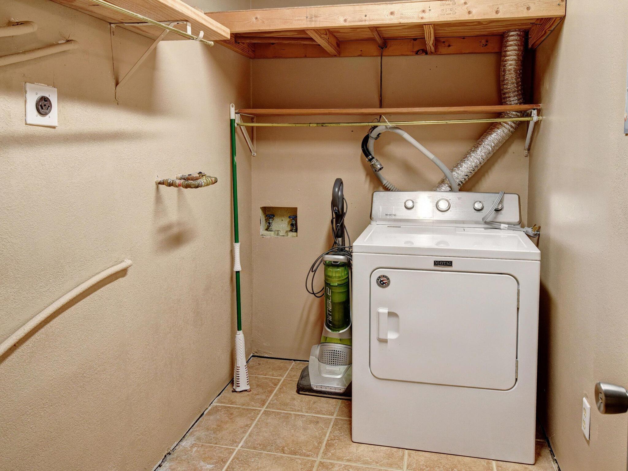 176 Lacy Dr, Elgin, TX 78621