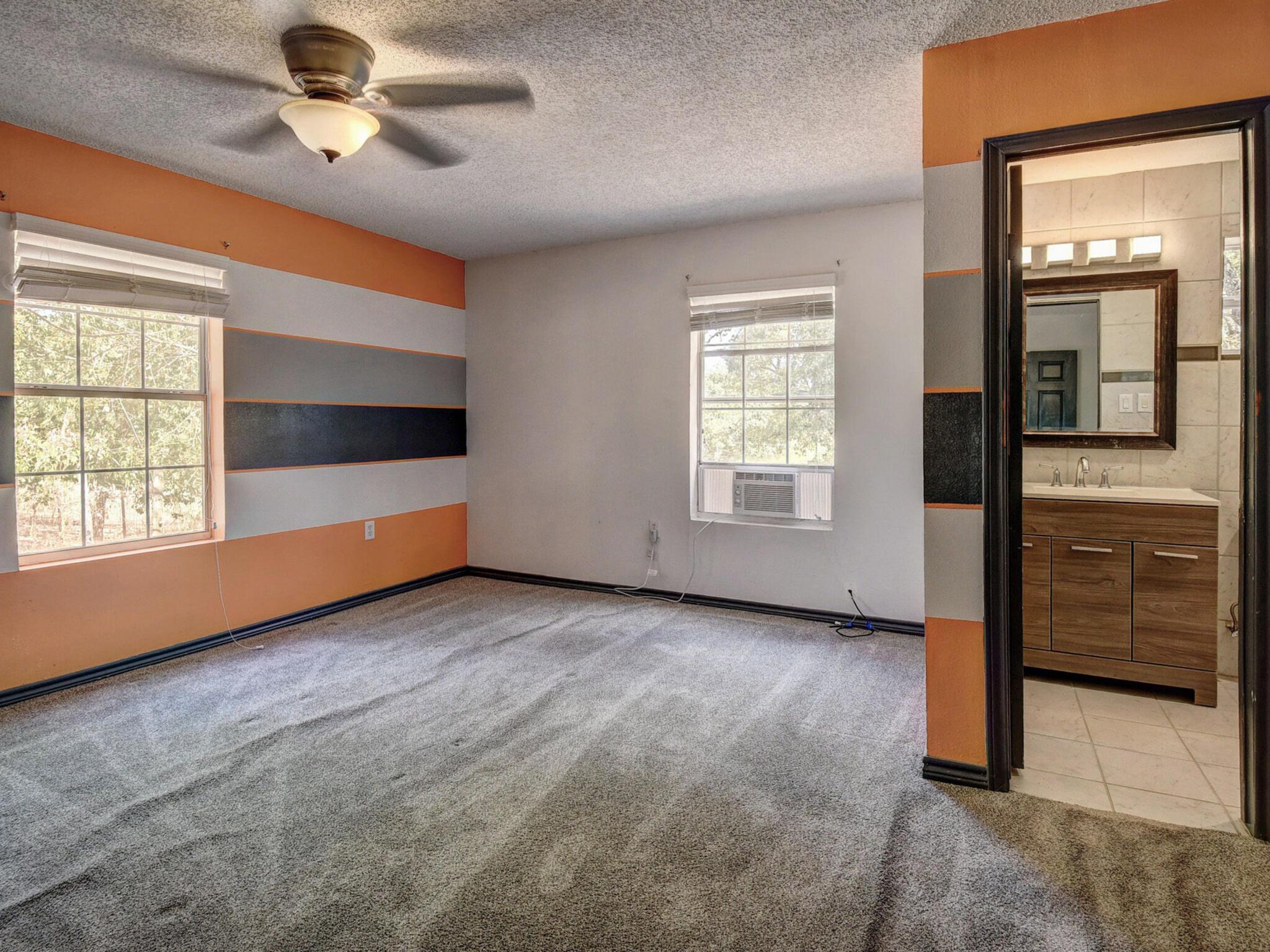 176 Lacy Dr, Elgin, TX 78621