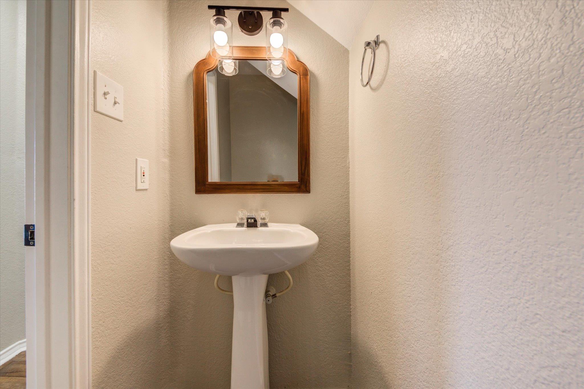 1602 Diana Dr, Round Rock, TX 78664