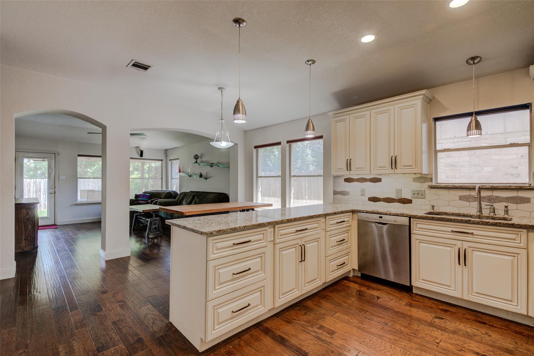 2410 Hutton Ln, Leander, TX 78641