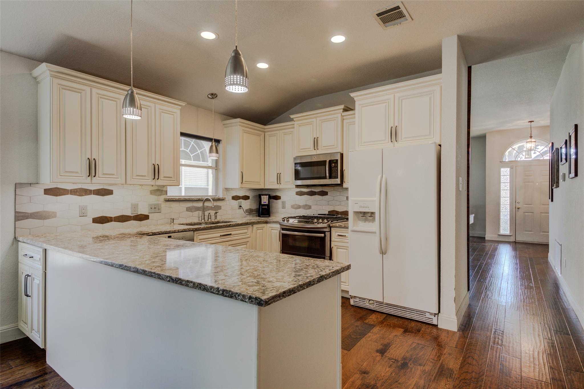 2410 Hutton Ln, Leander, TX 78641