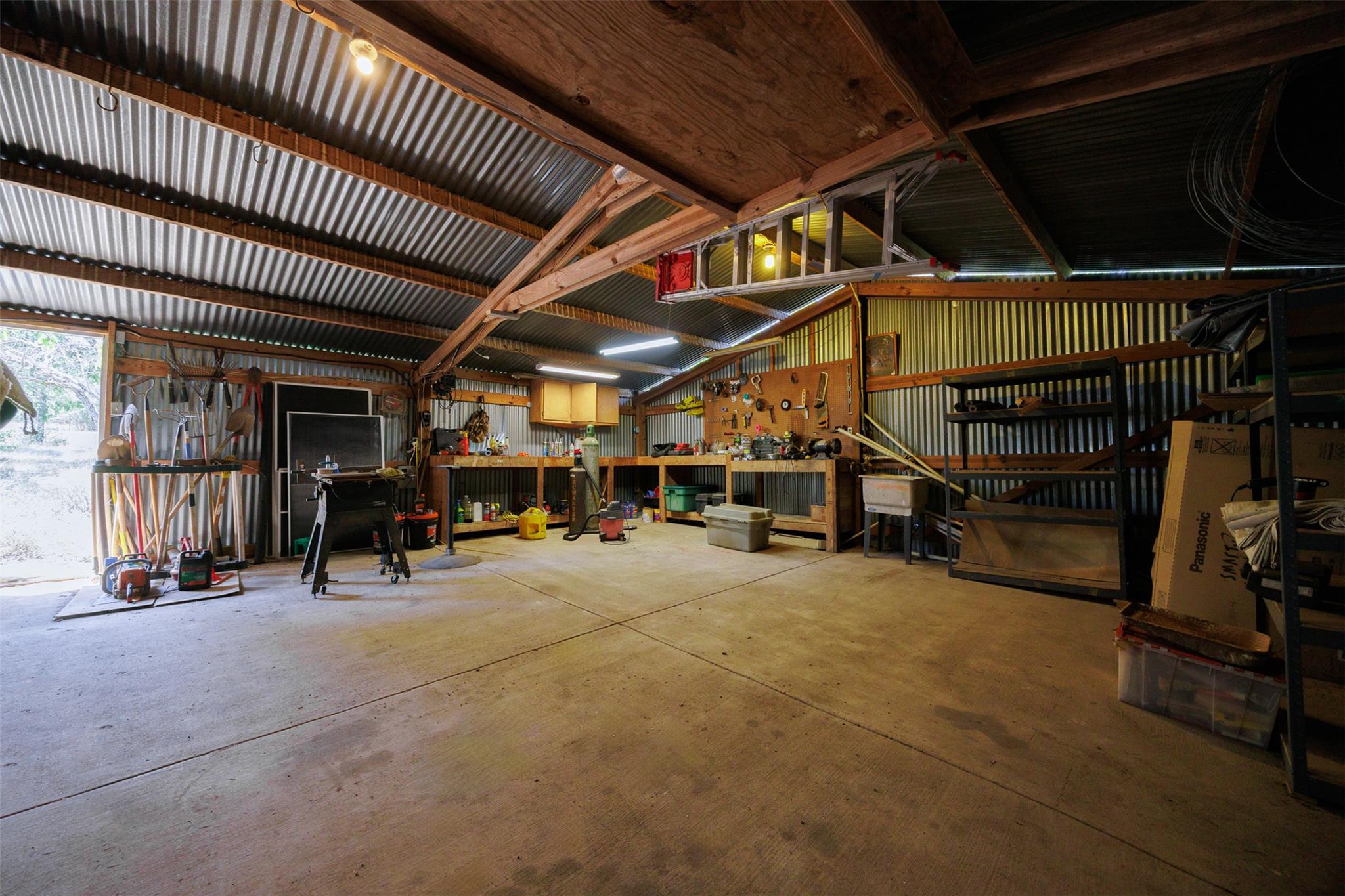 10621 Fm 150 W, Driftwood, TX 78619