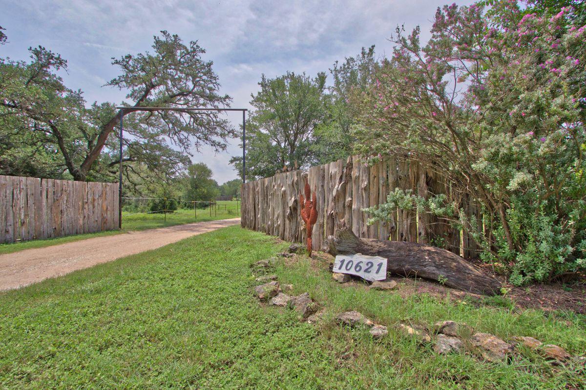 10621 Fm 150 W, Driftwood, TX 78619