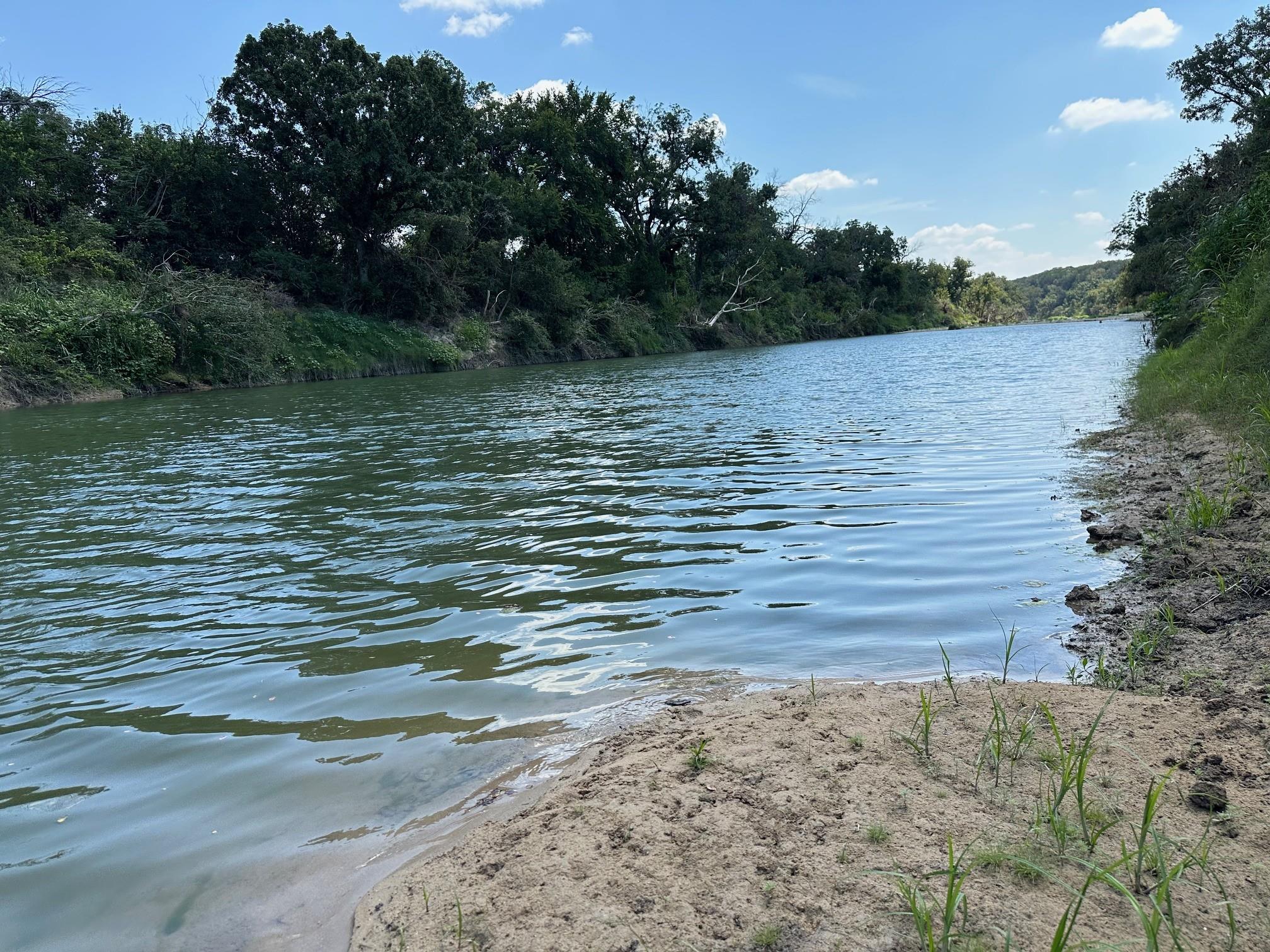 105 Winding River Rd, Kempner, TX 76539