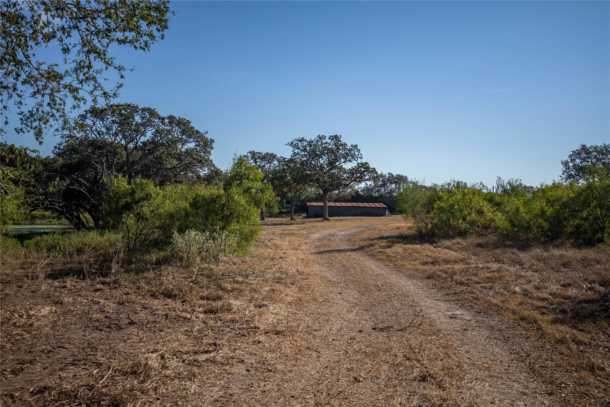 000 Stratton Rd, Yoakum, TX 77995