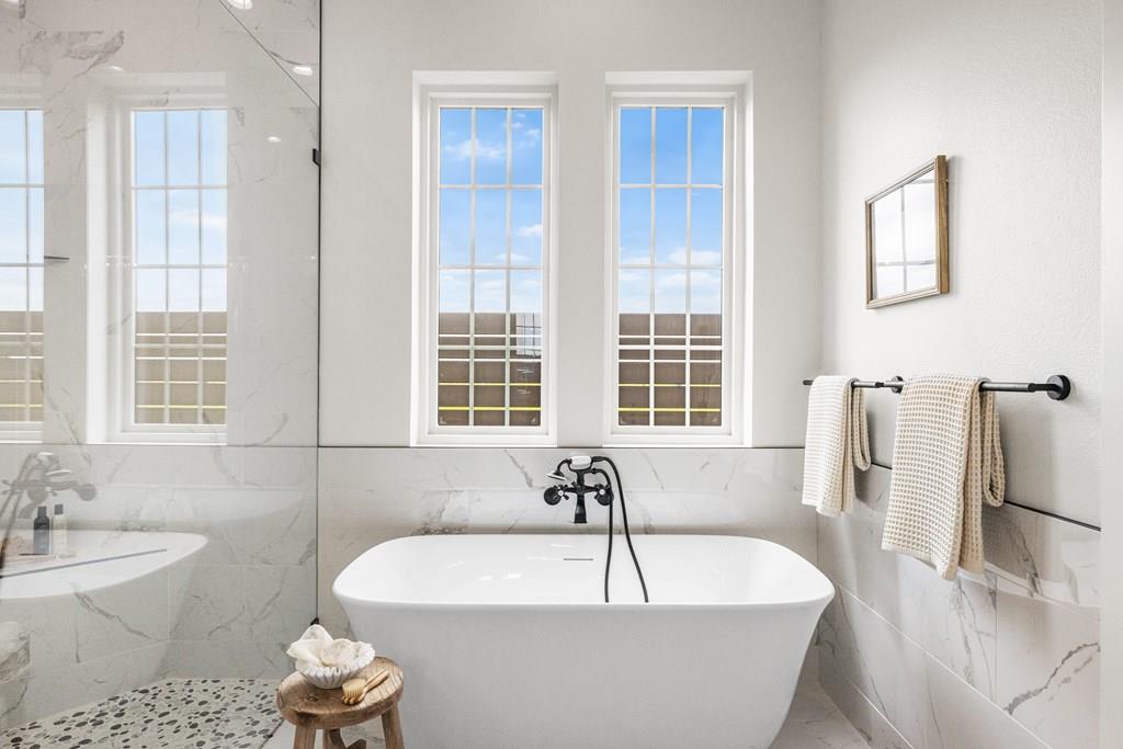 306 Interlaken St, Fredericksburg, TX 78624