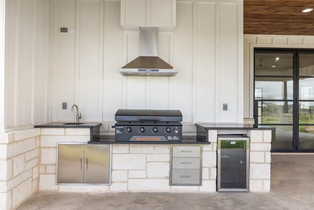 306 Interlaken St, Fredericksburg, TX 78624