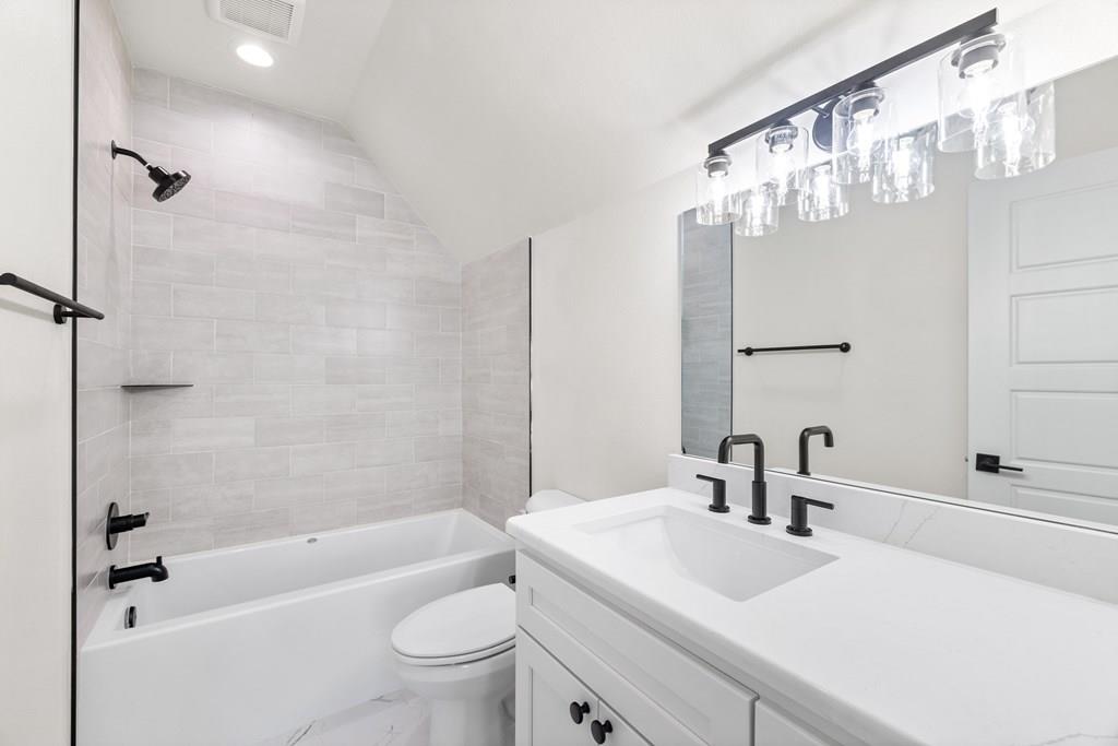 306 Interlaken St, Fredericksburg, TX 78624